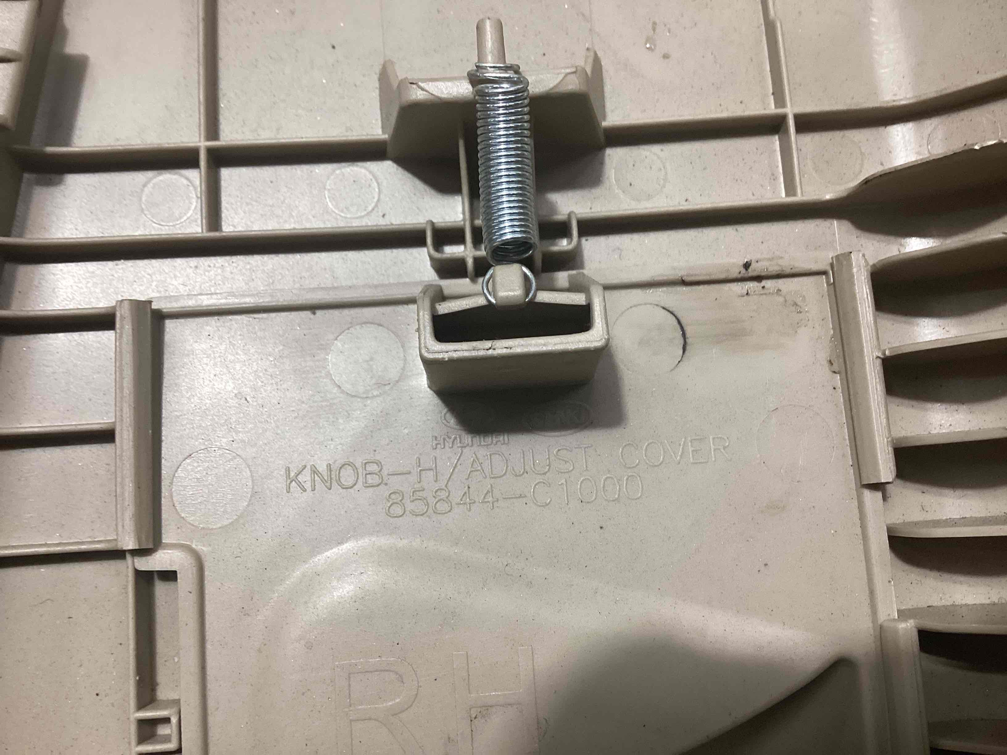 Обшивка центральної стійки права