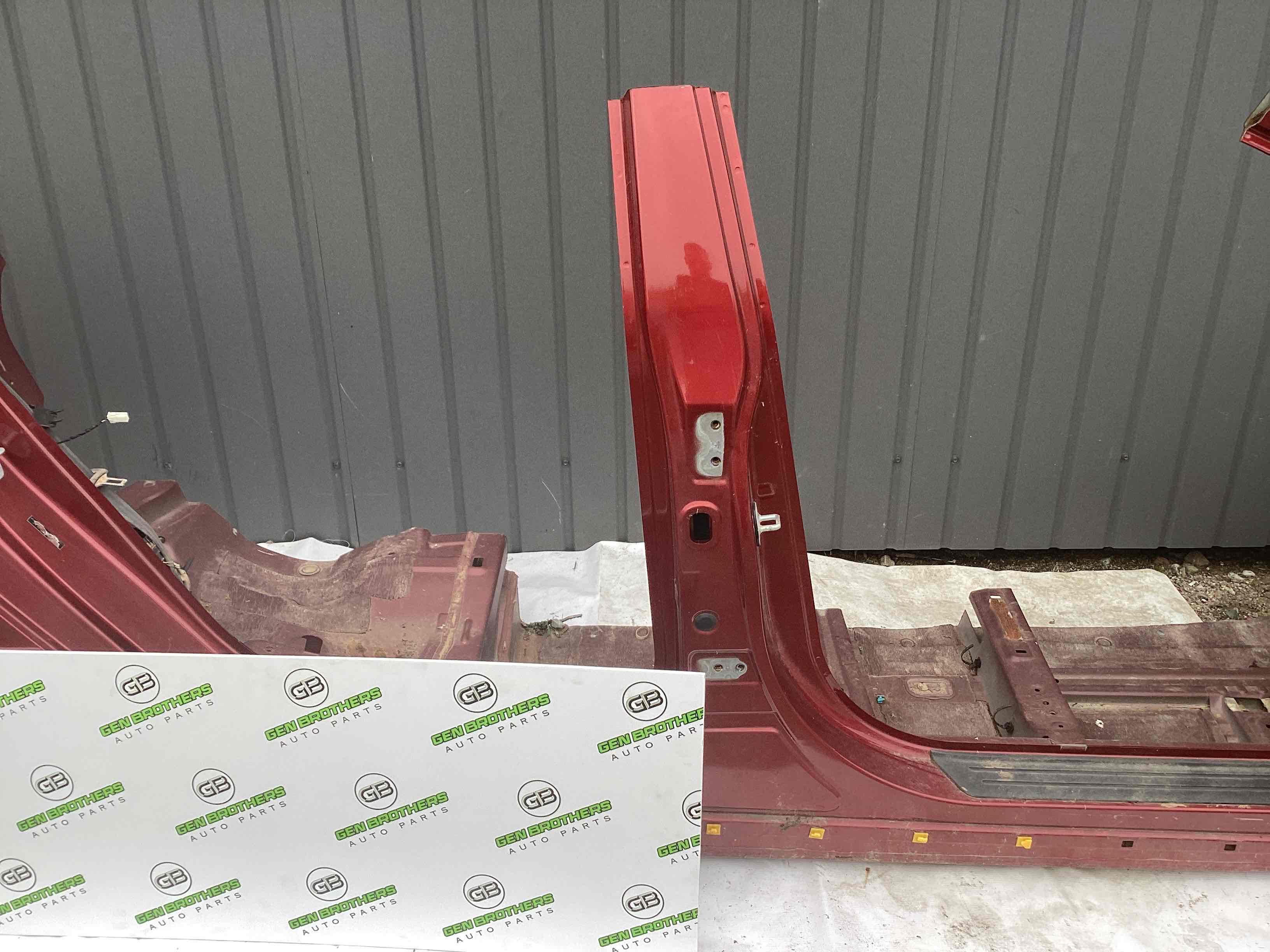 Чверть кузов права частина