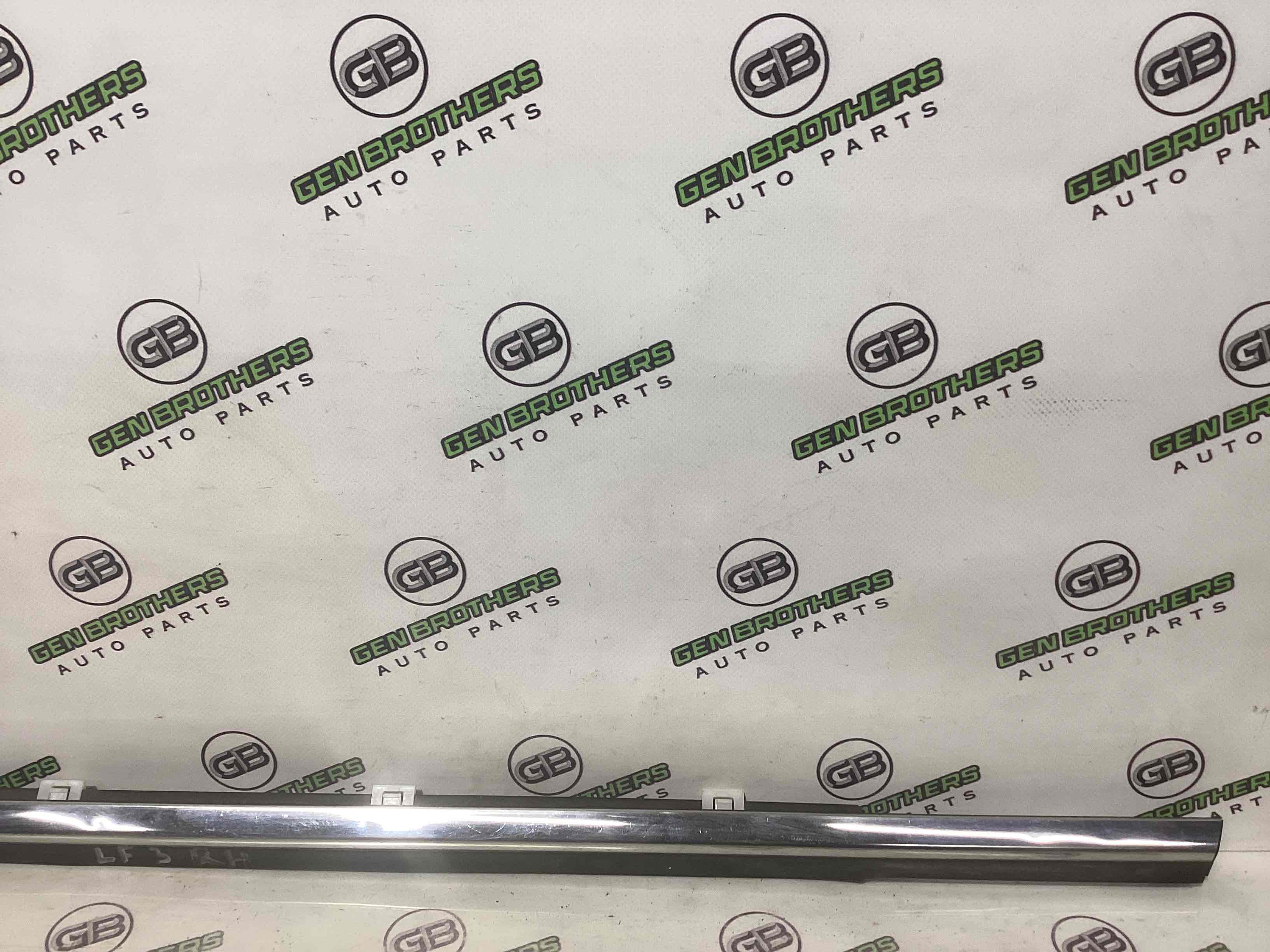 Молдинг двері задньої правої