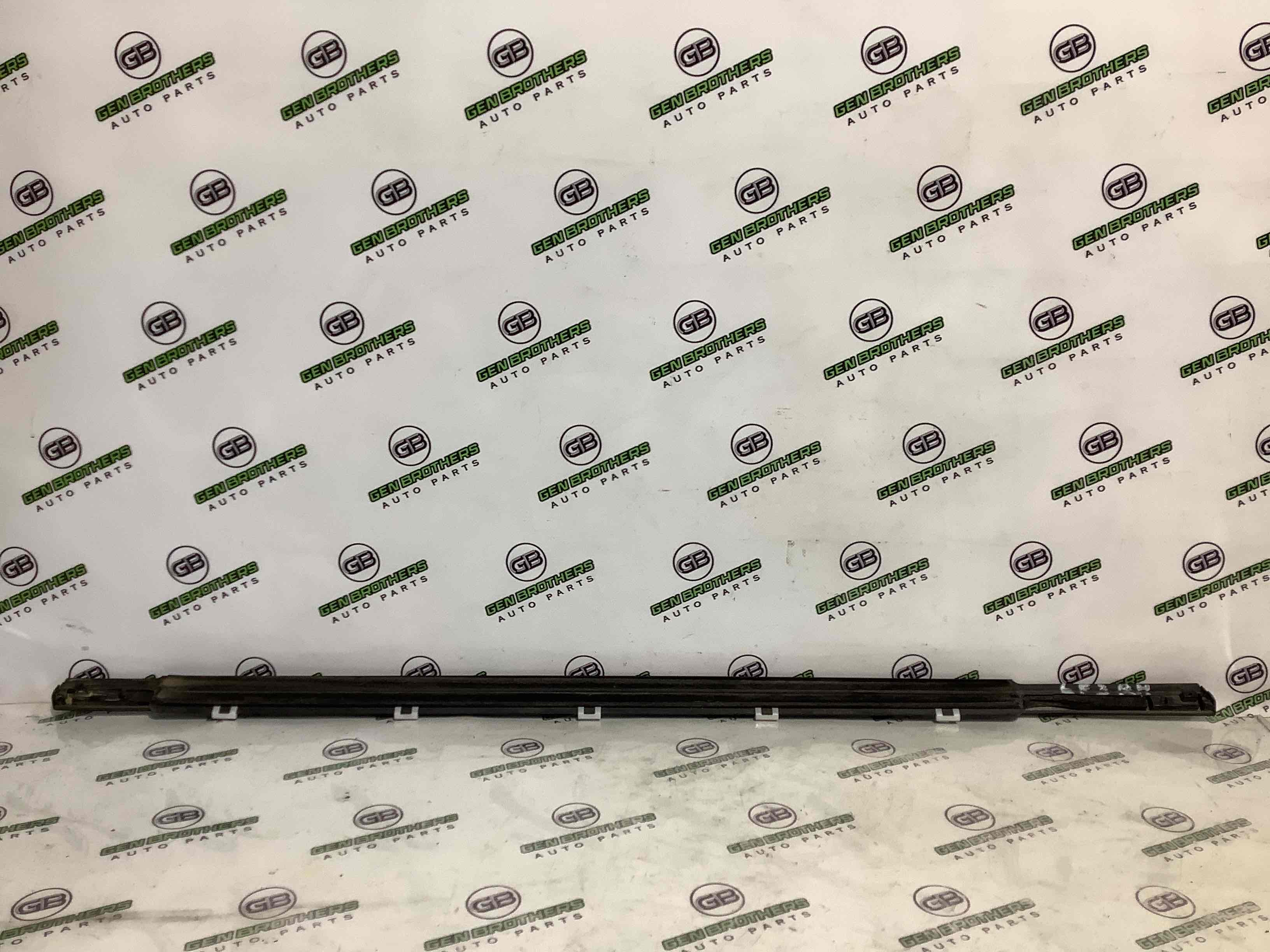 Молдинг двері задньої правої