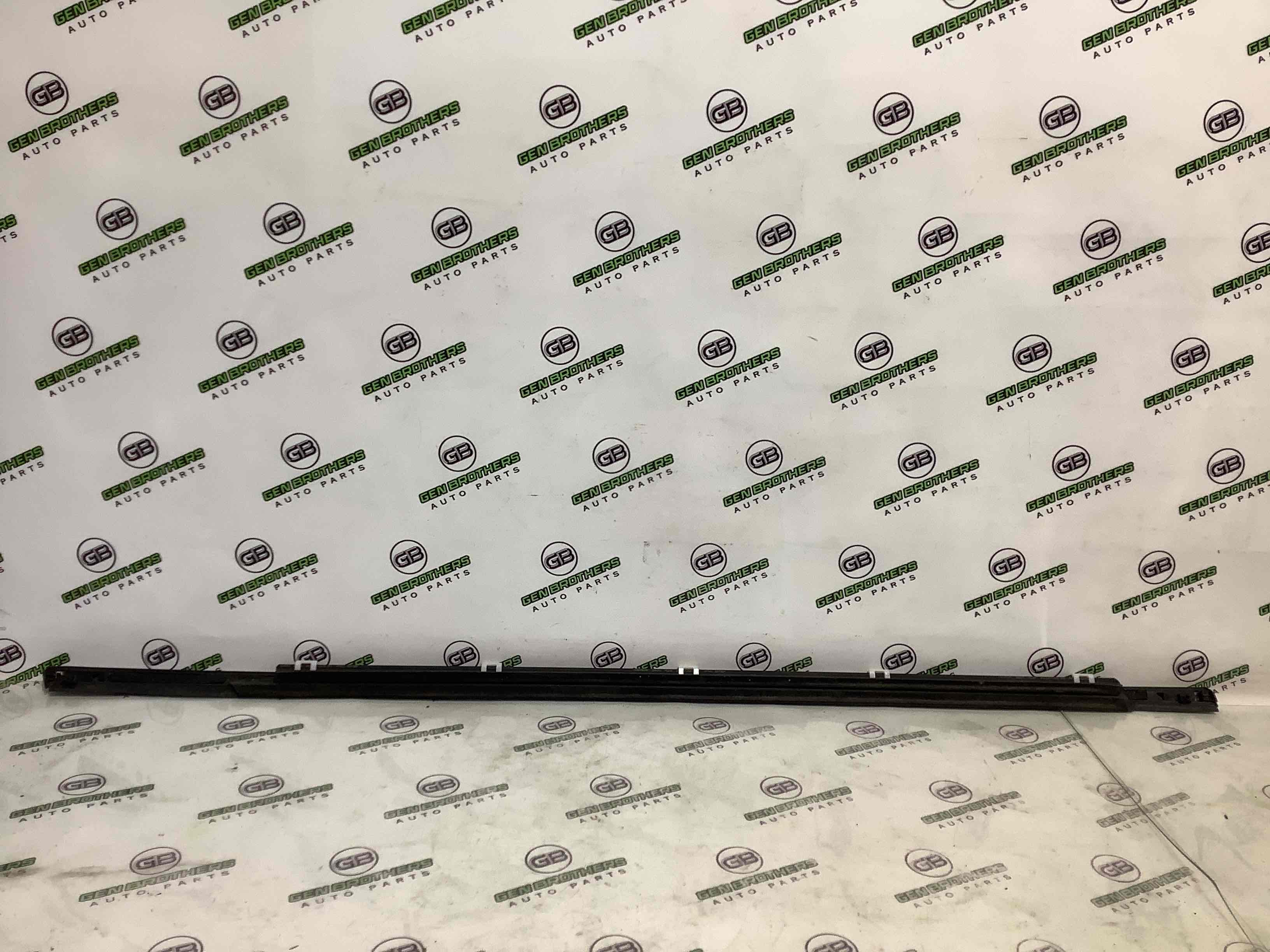 Молдинг двері передньої лівої