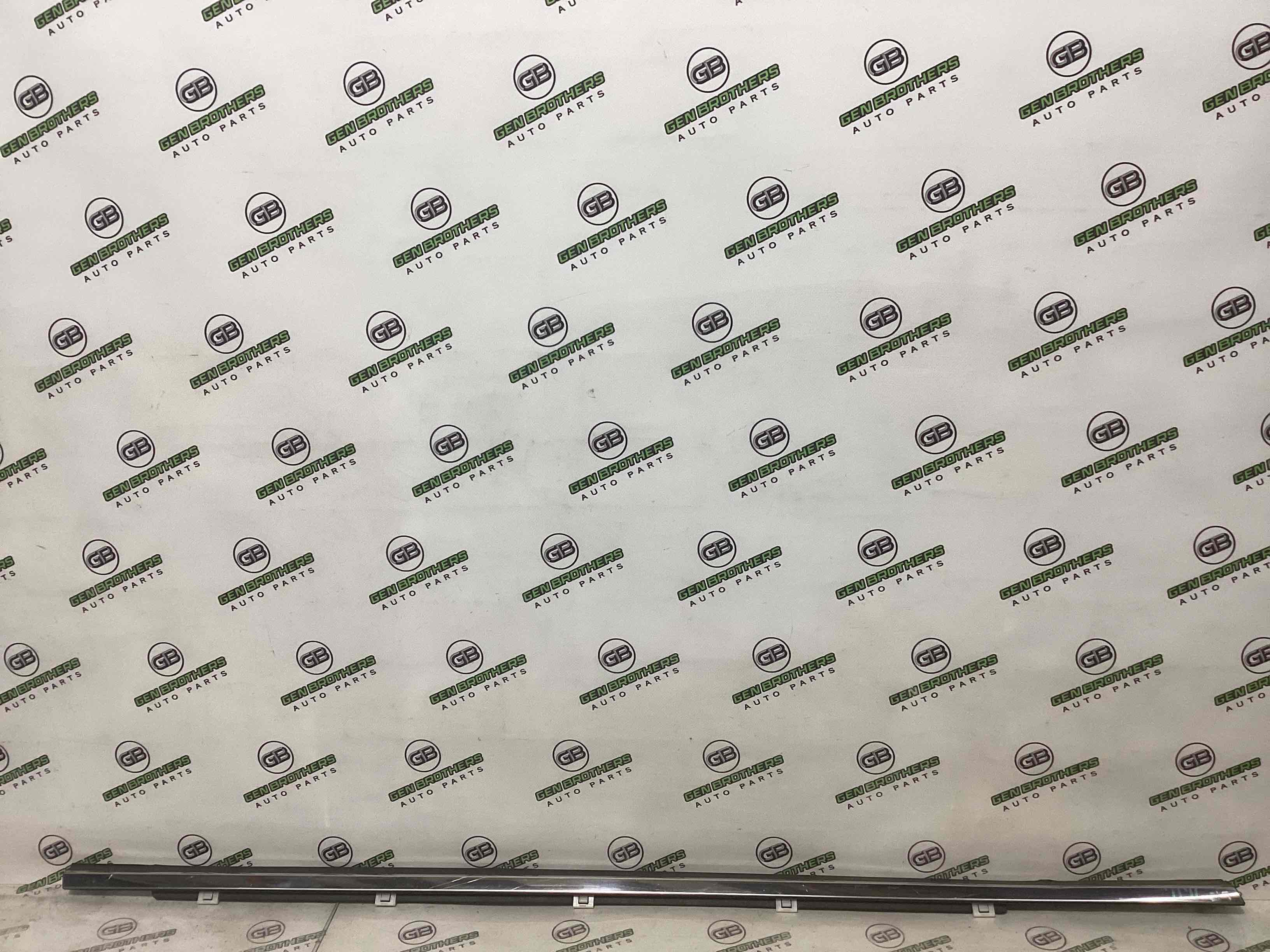 Молдинг двері передньої правої