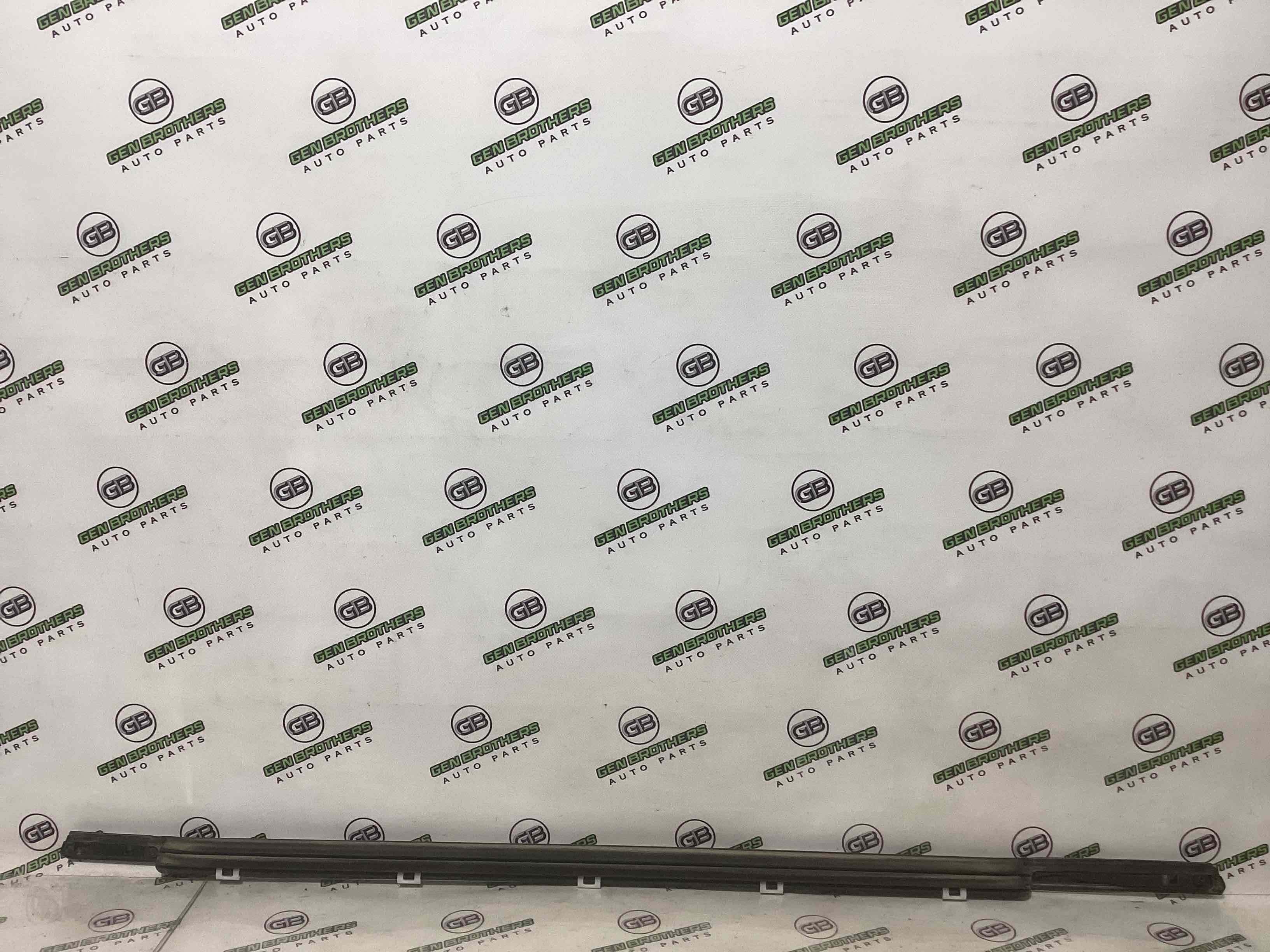 Молдинг двері задньої правої