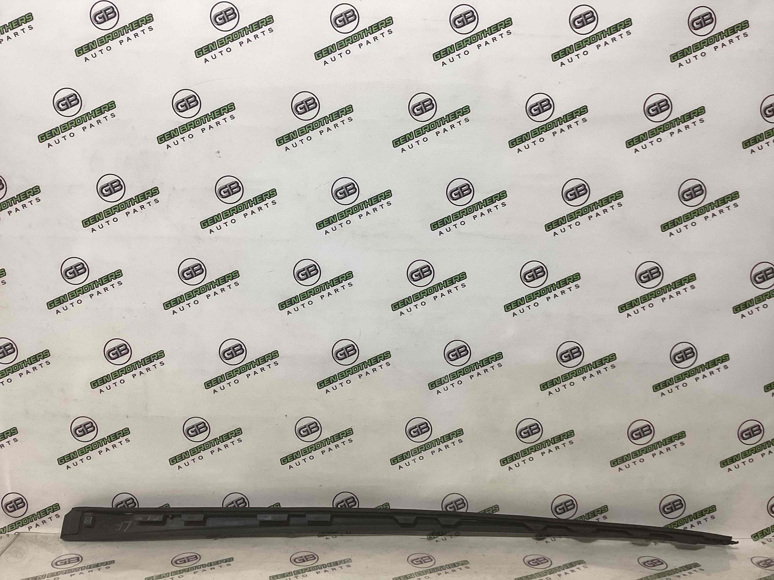 Молдинг лобового скла