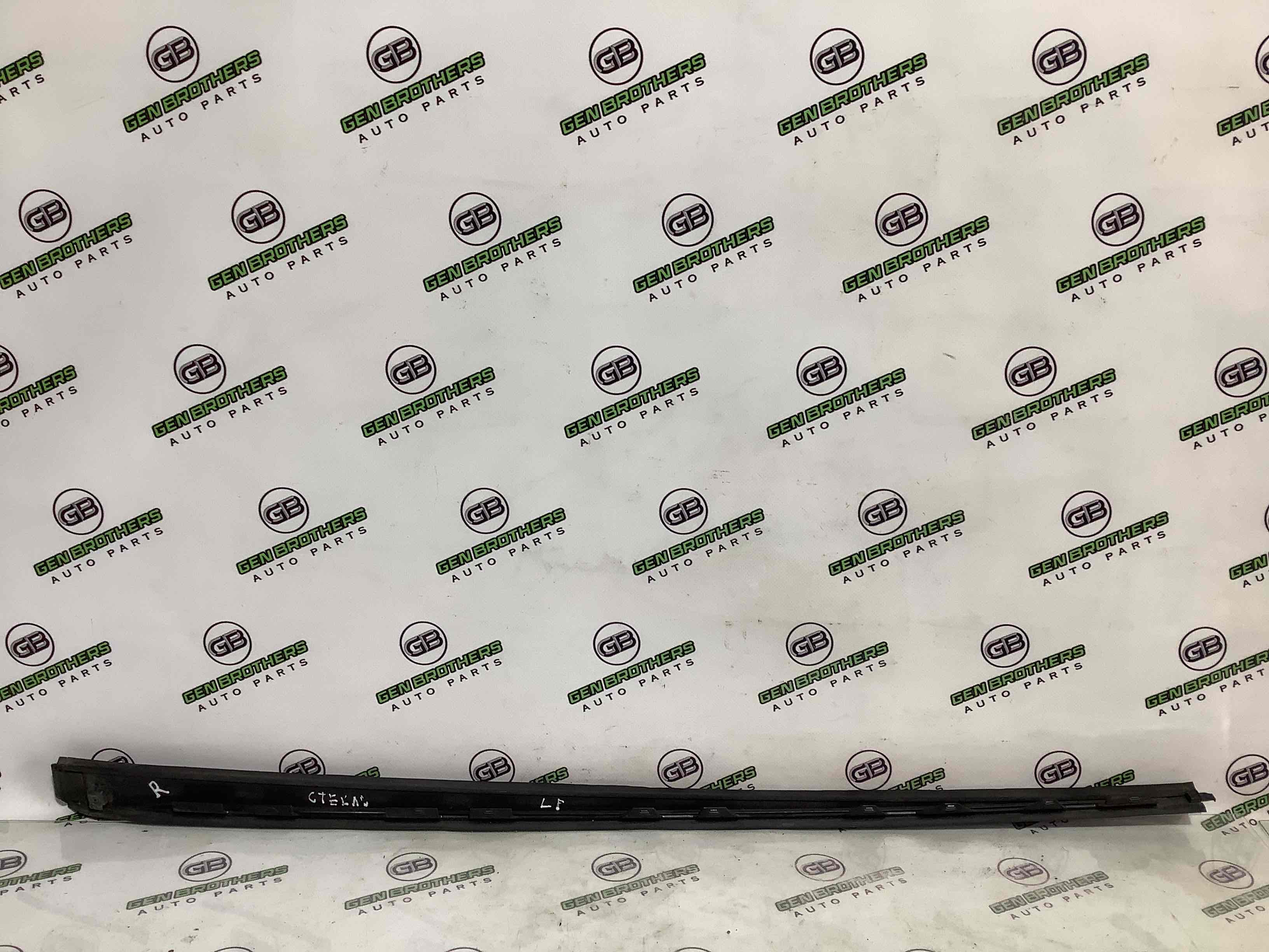 Молдинг лобового скла