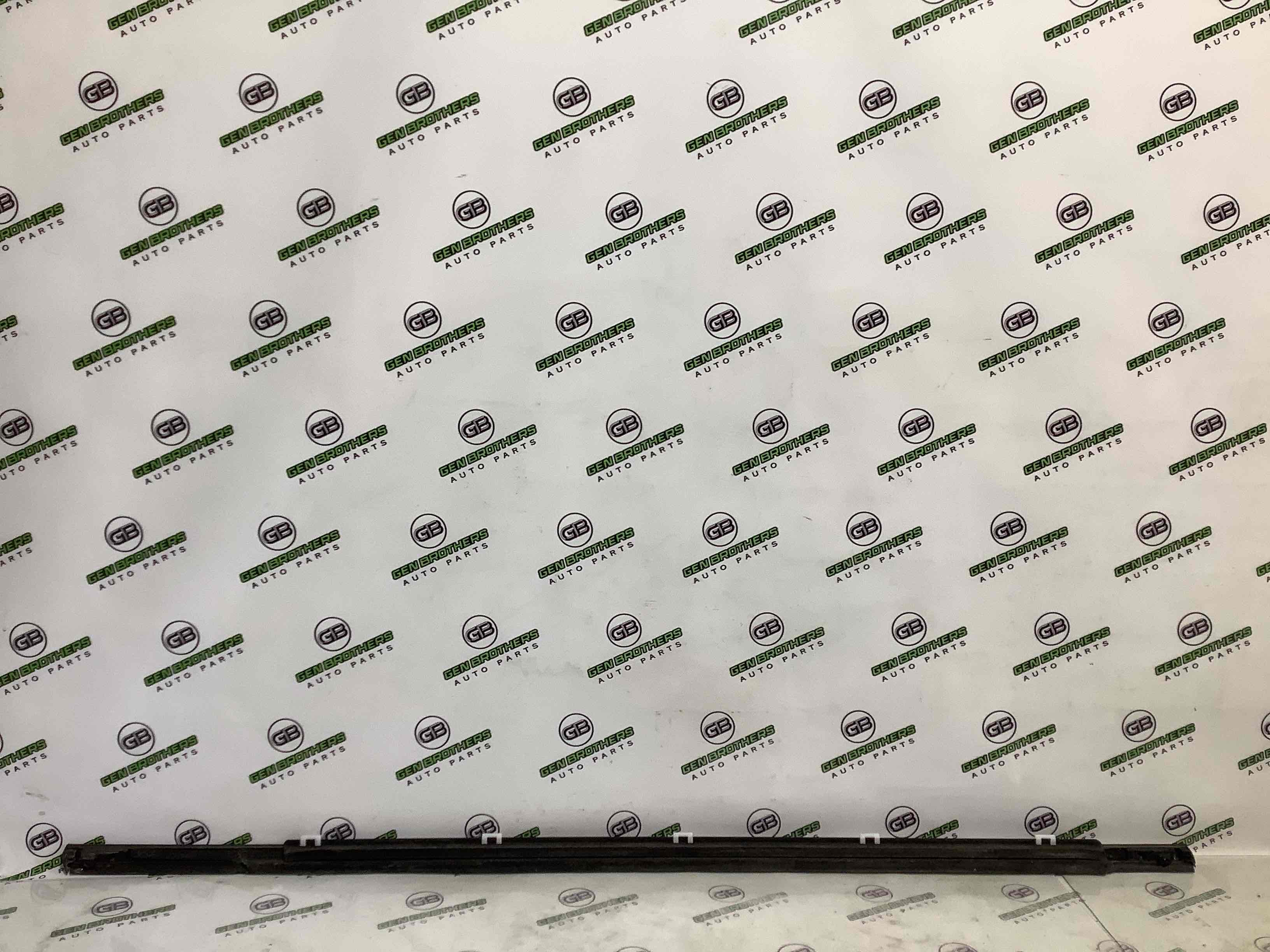 Молдинг двері передньої лівої