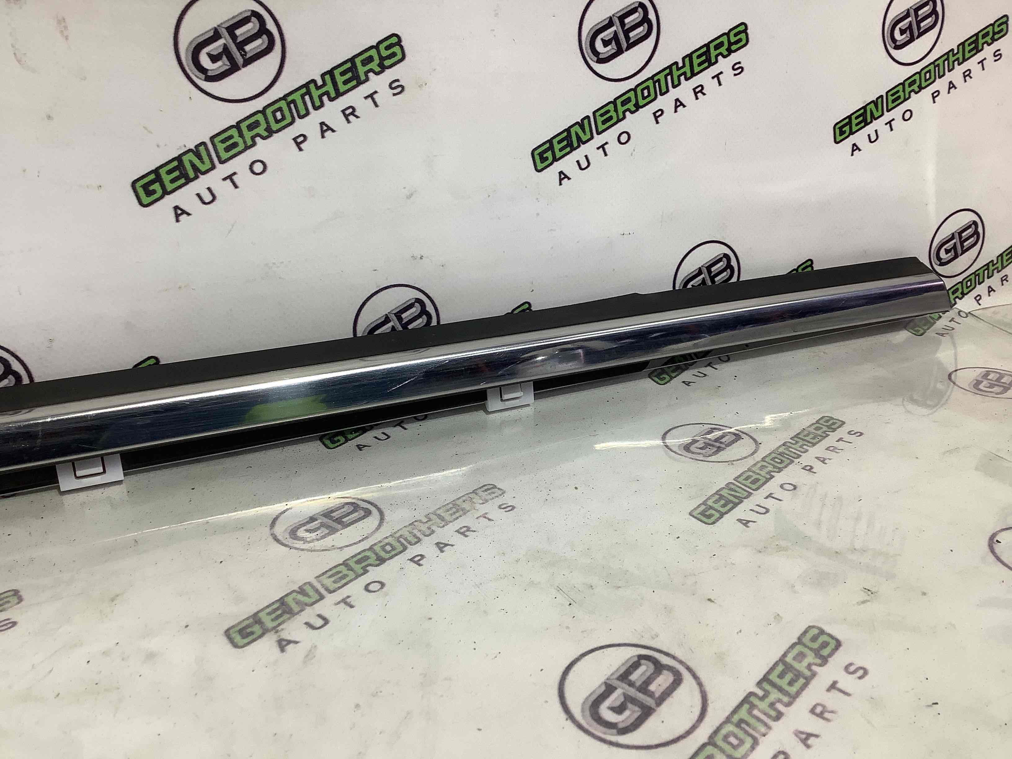 Молдинг двері задньої лівої