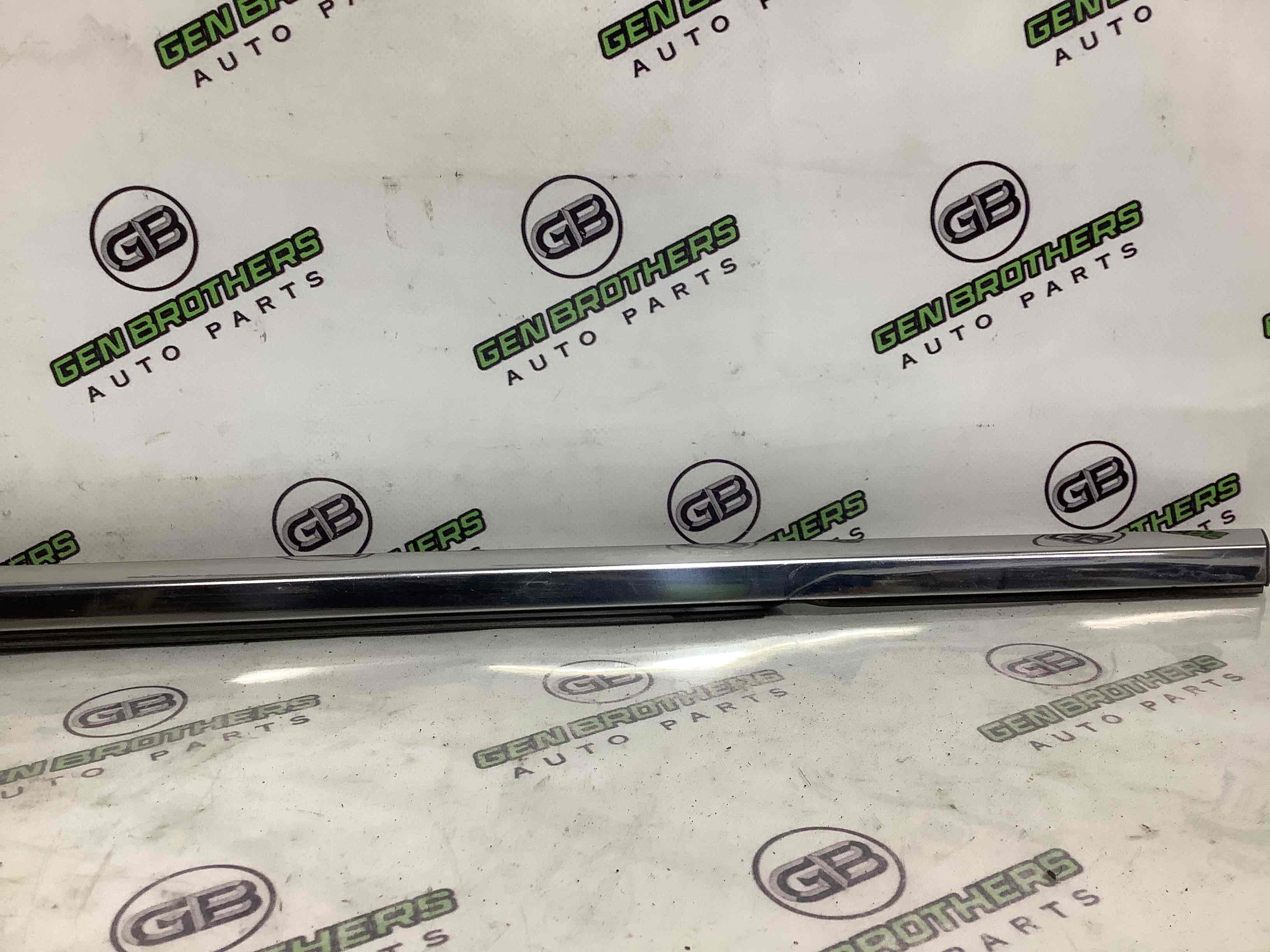 Молдинг двері передньої лівої