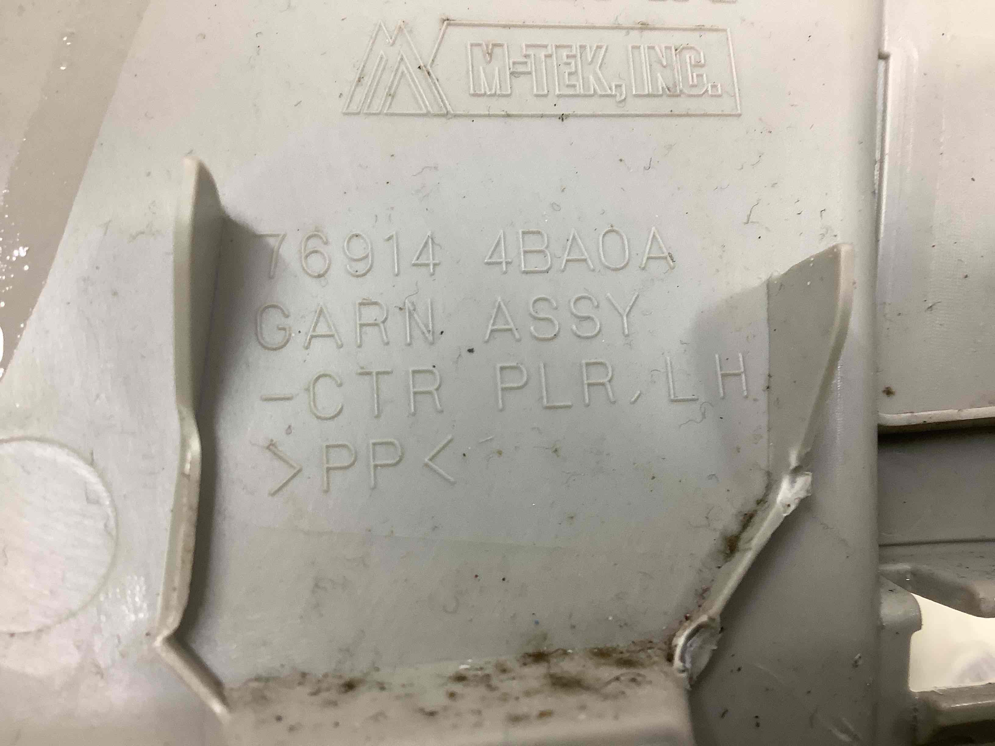 Обшивка центральної стійки ліва