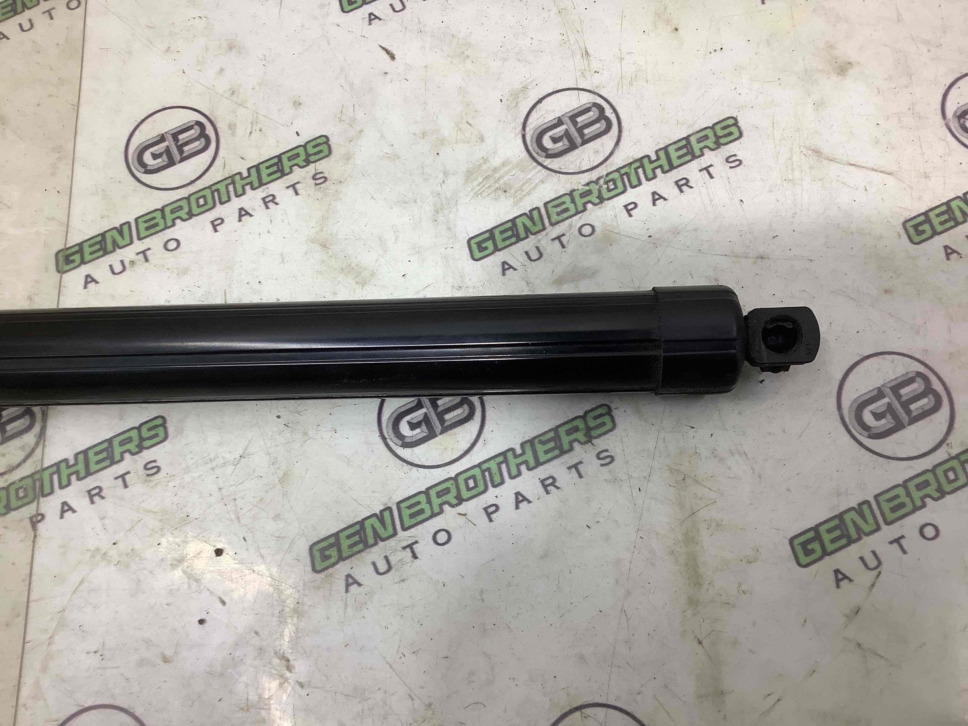 Електродвигун дверей, багажника доводчик дверей