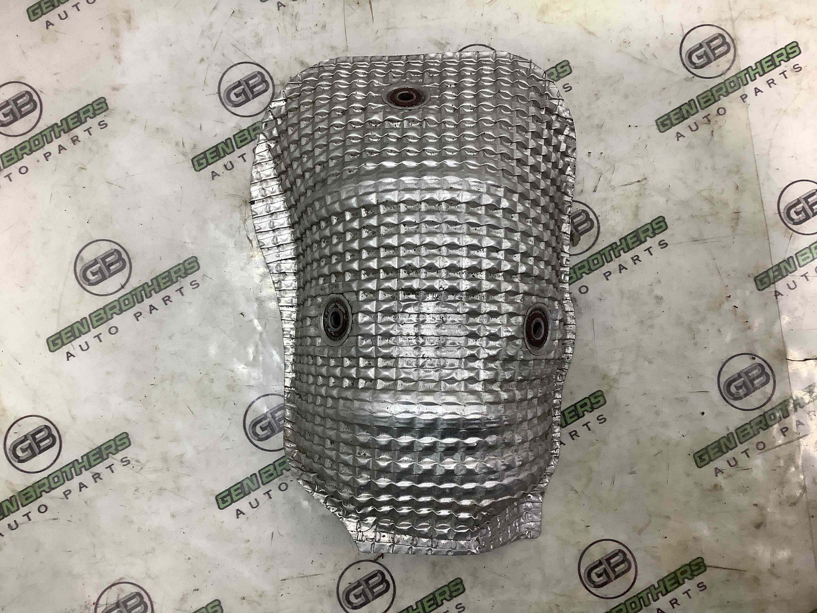 Теплоекран, пластикові ізолятори