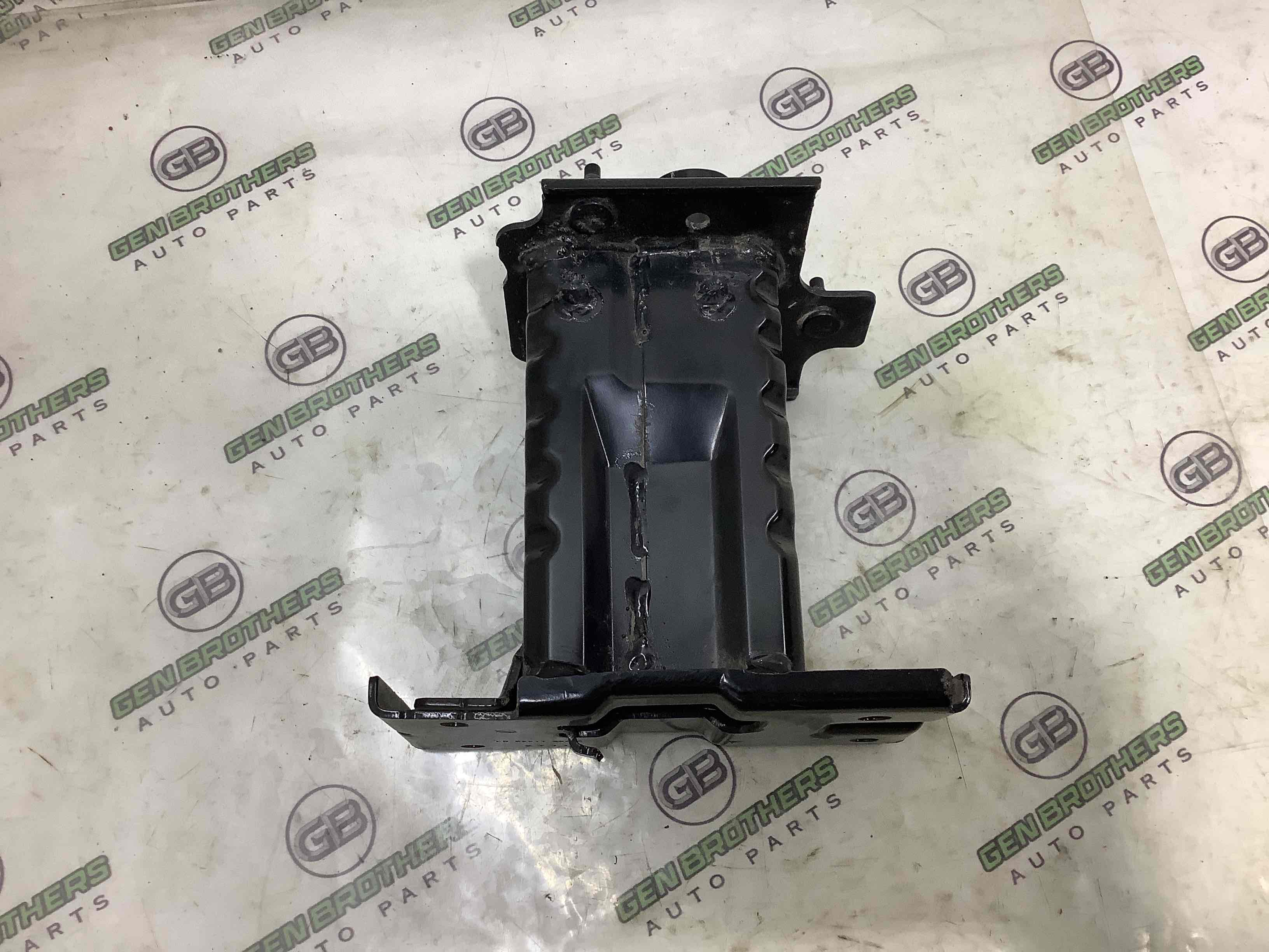 Кронштейн підсилювача бампера