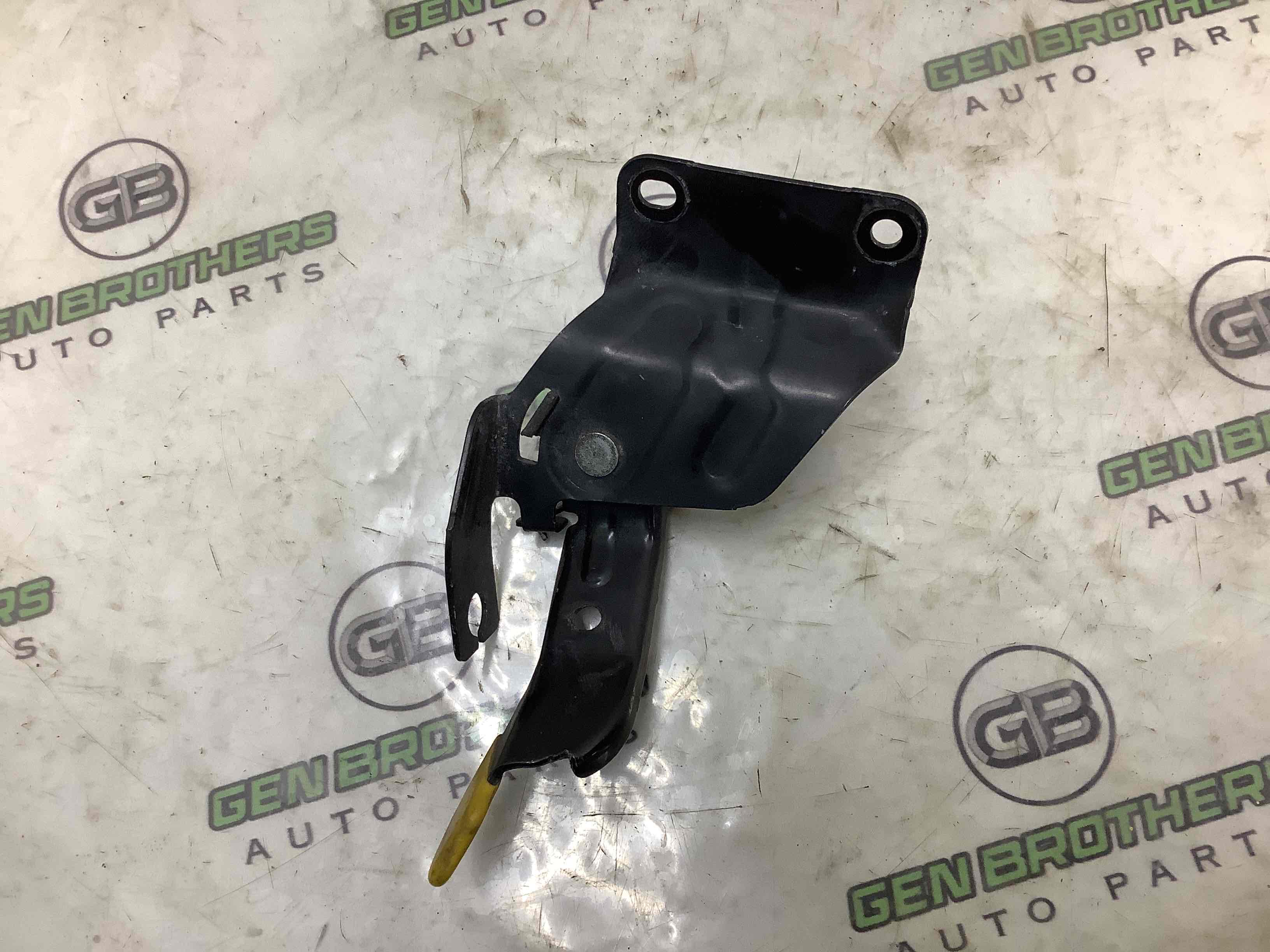 Ручка відкривання капота