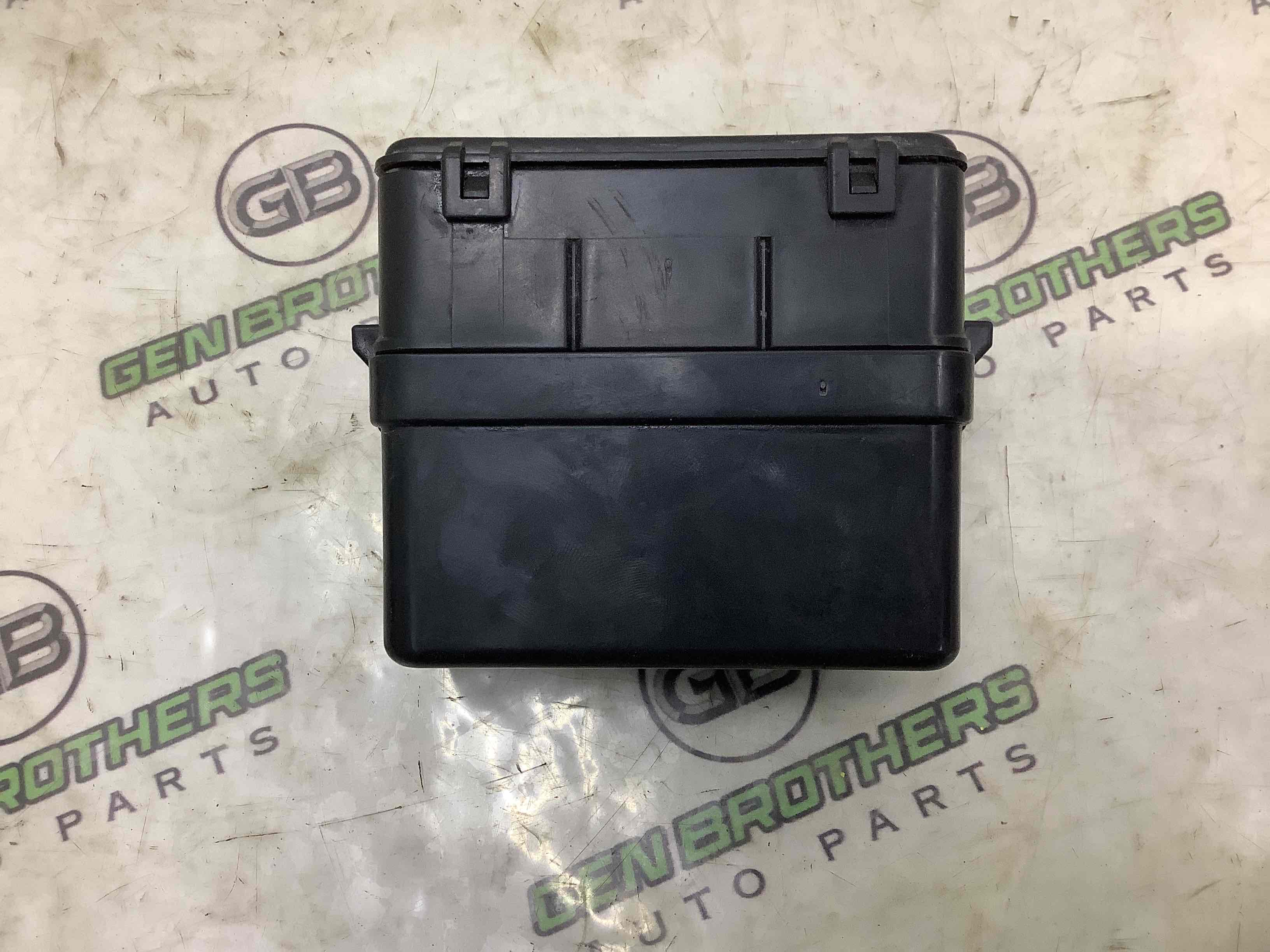 Кришка корпус блоку запобіжників