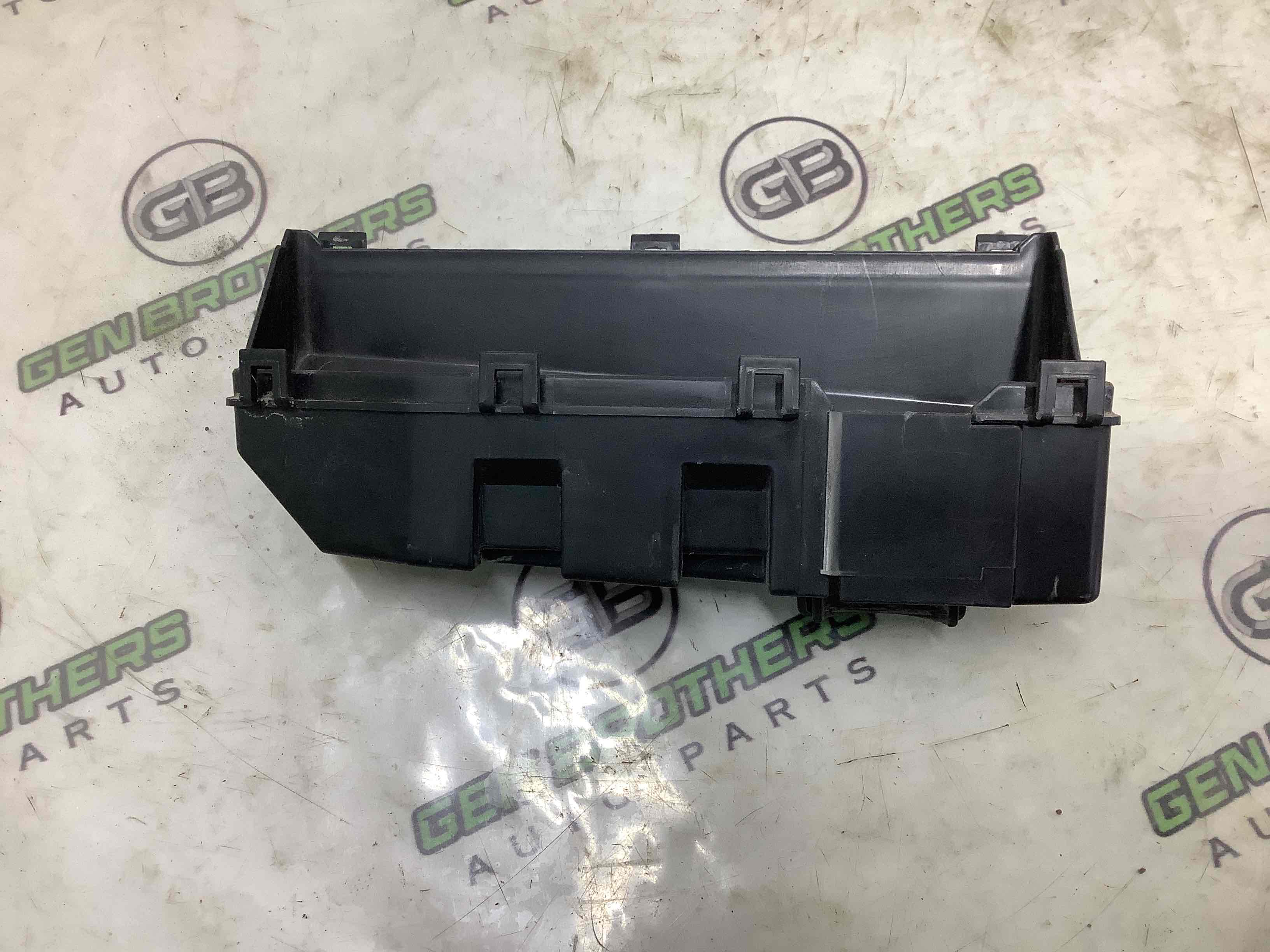 Кришка корпус блоку запобіжників