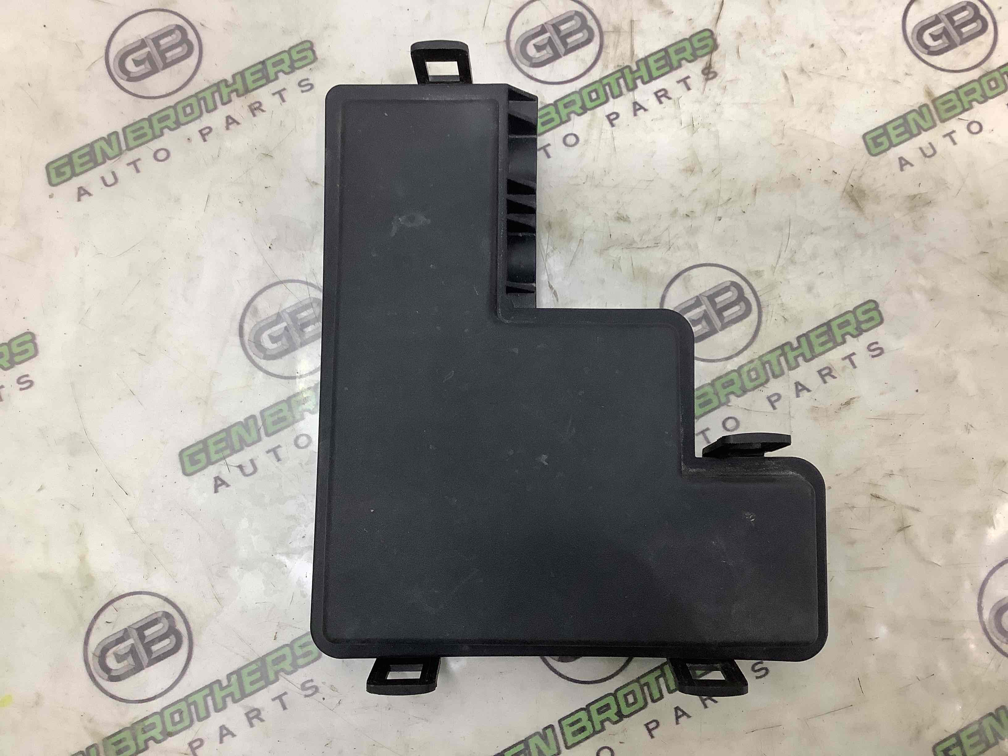 Кришка корпус блоку запобіжників