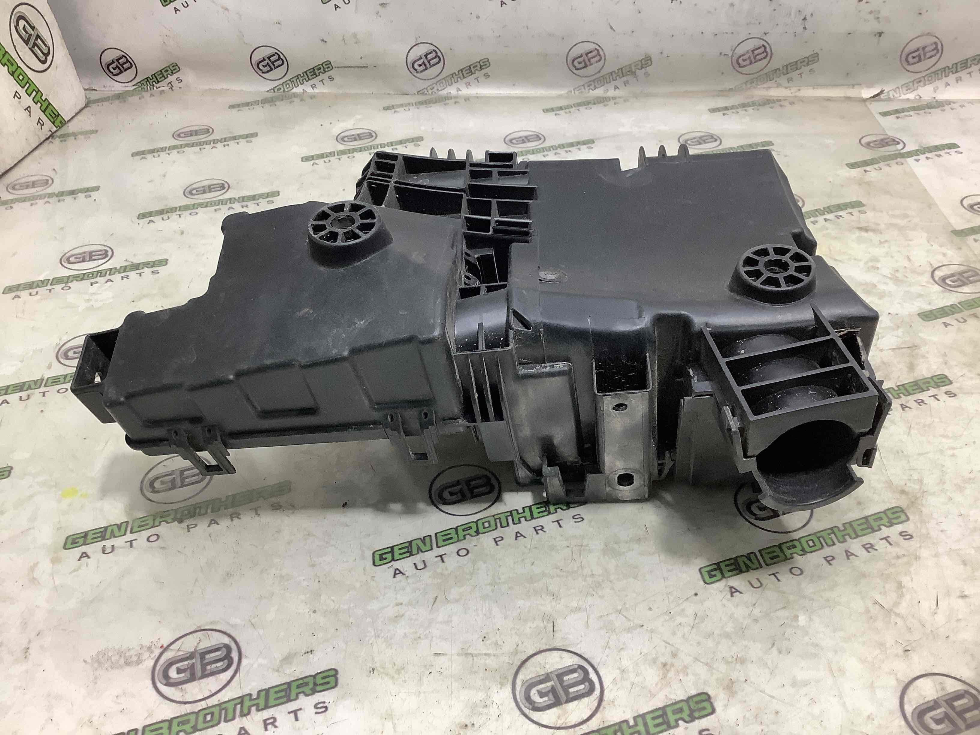 Кришка корпус блоку запобіжників