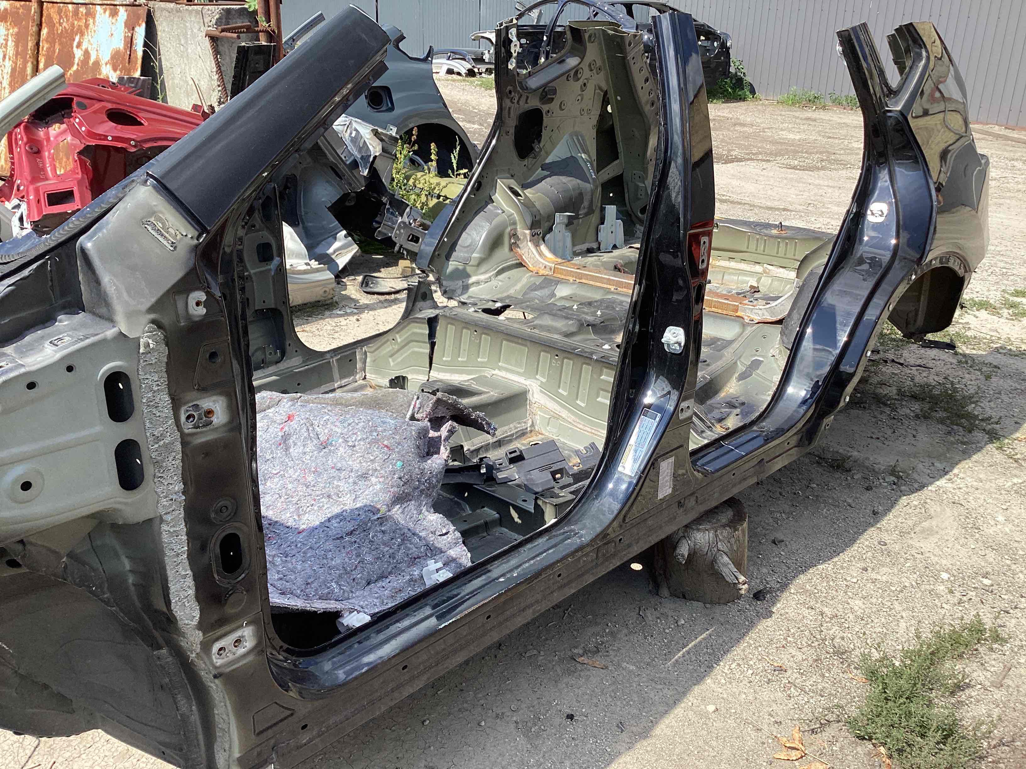 Стійки кузова та пороги