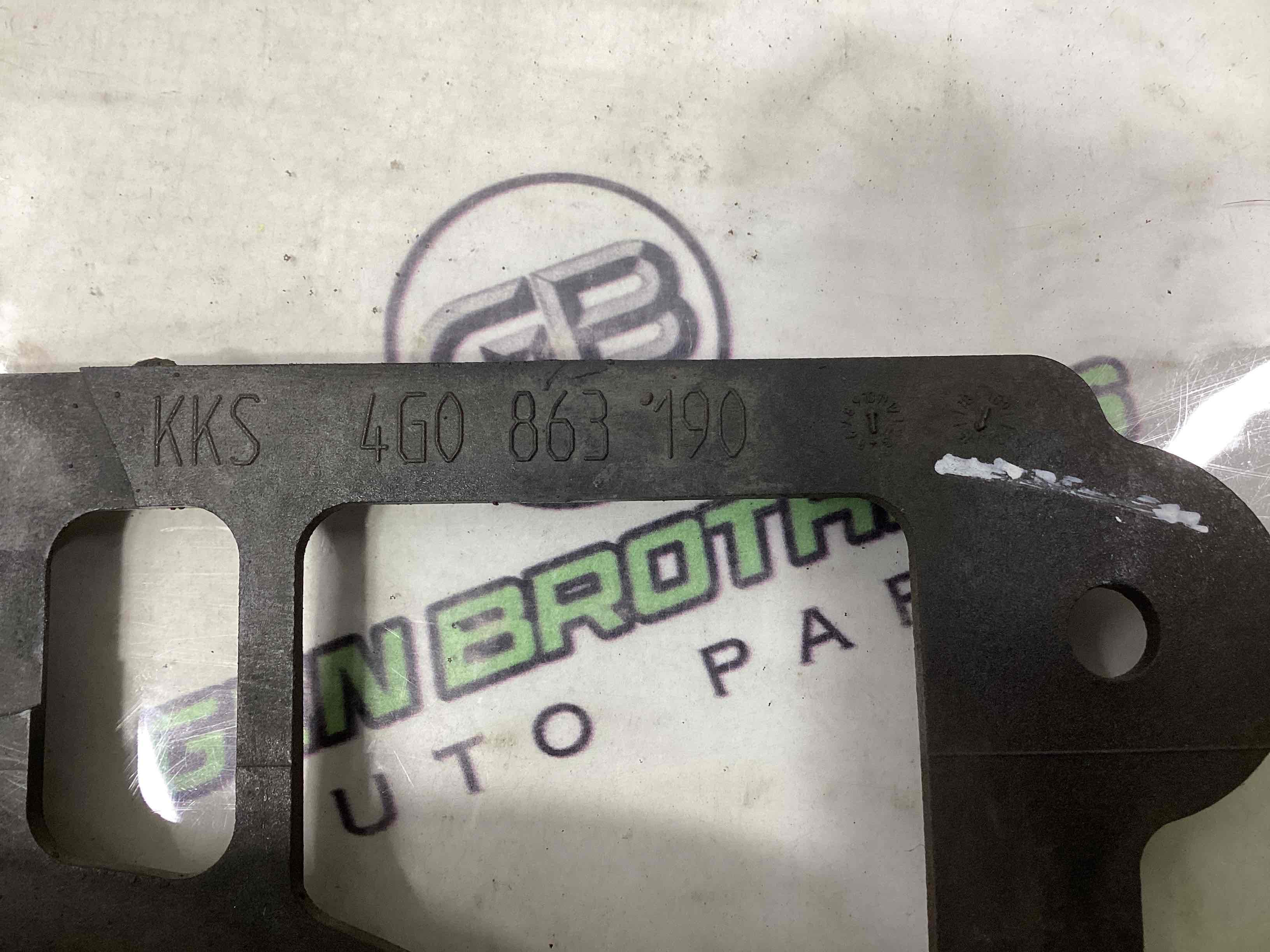 Пластик моторного отсека