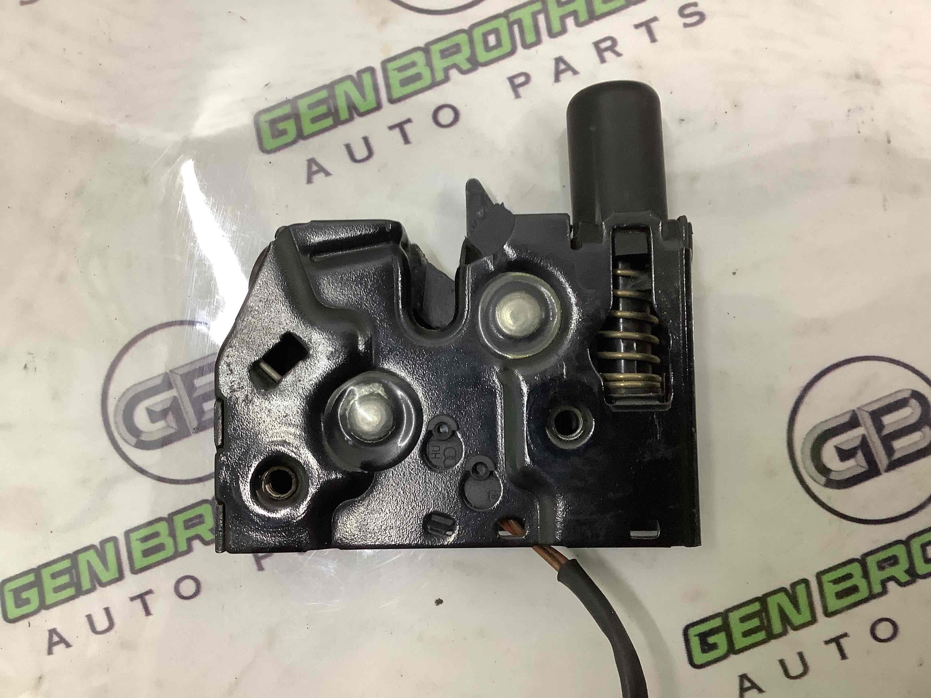 Замок капота, трос капота