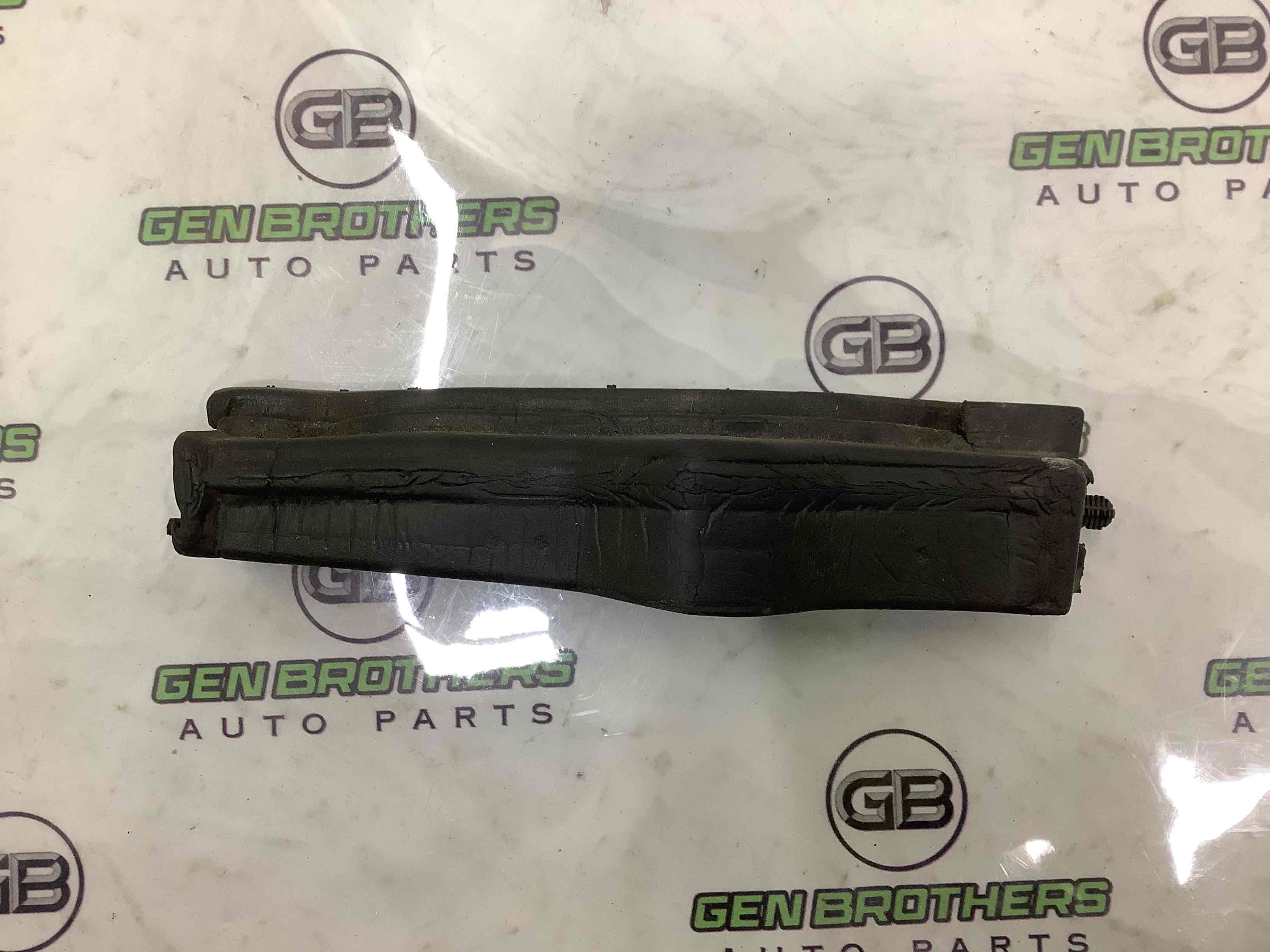 Изолятор крыла, уплотнитель и воздухопровод крыла