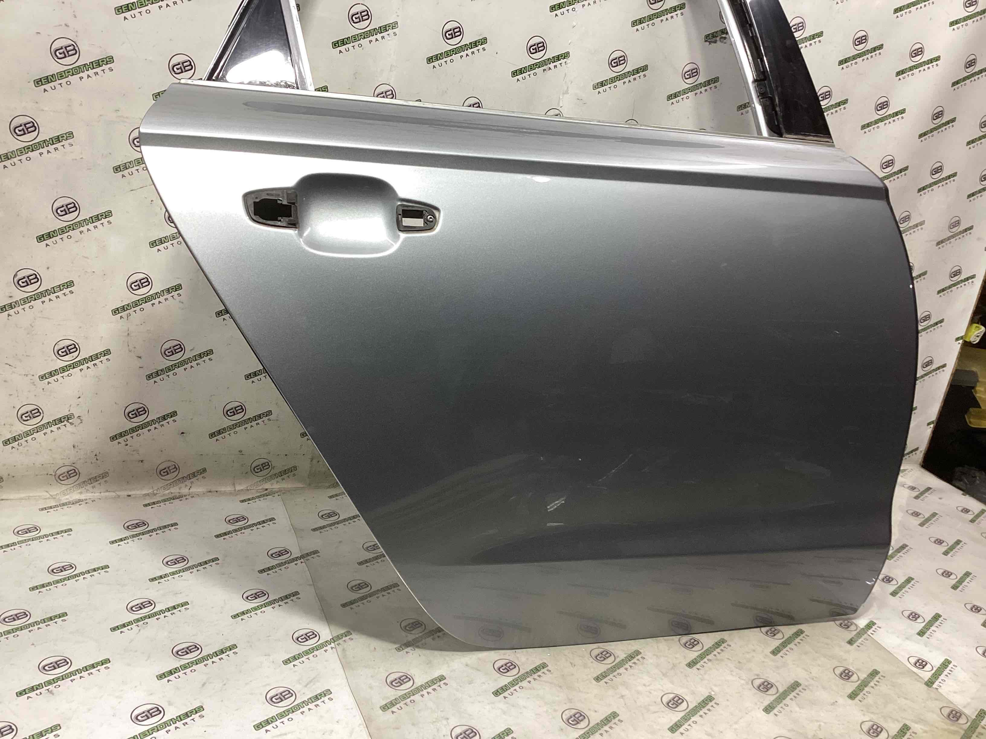 Дверь задняя правая