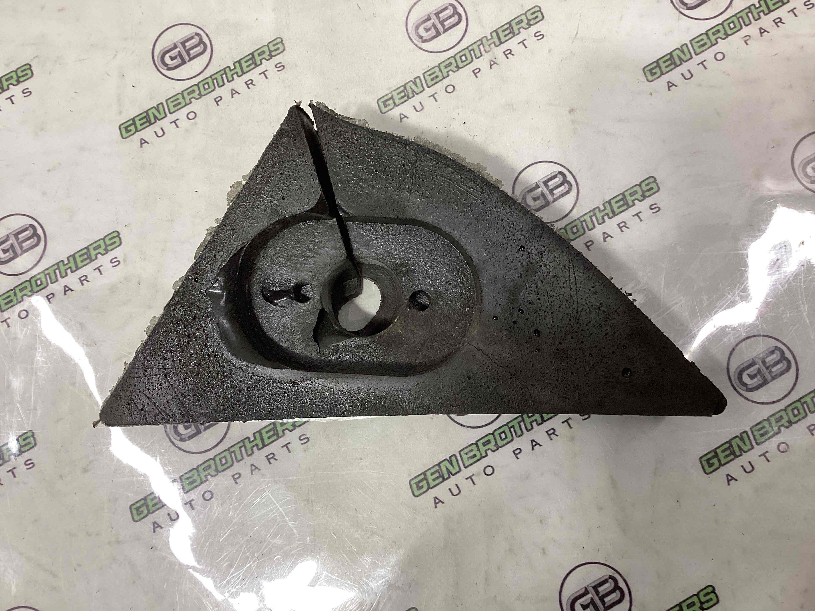 Изолятор крыла, уплотнитель и воздухопровод крыла