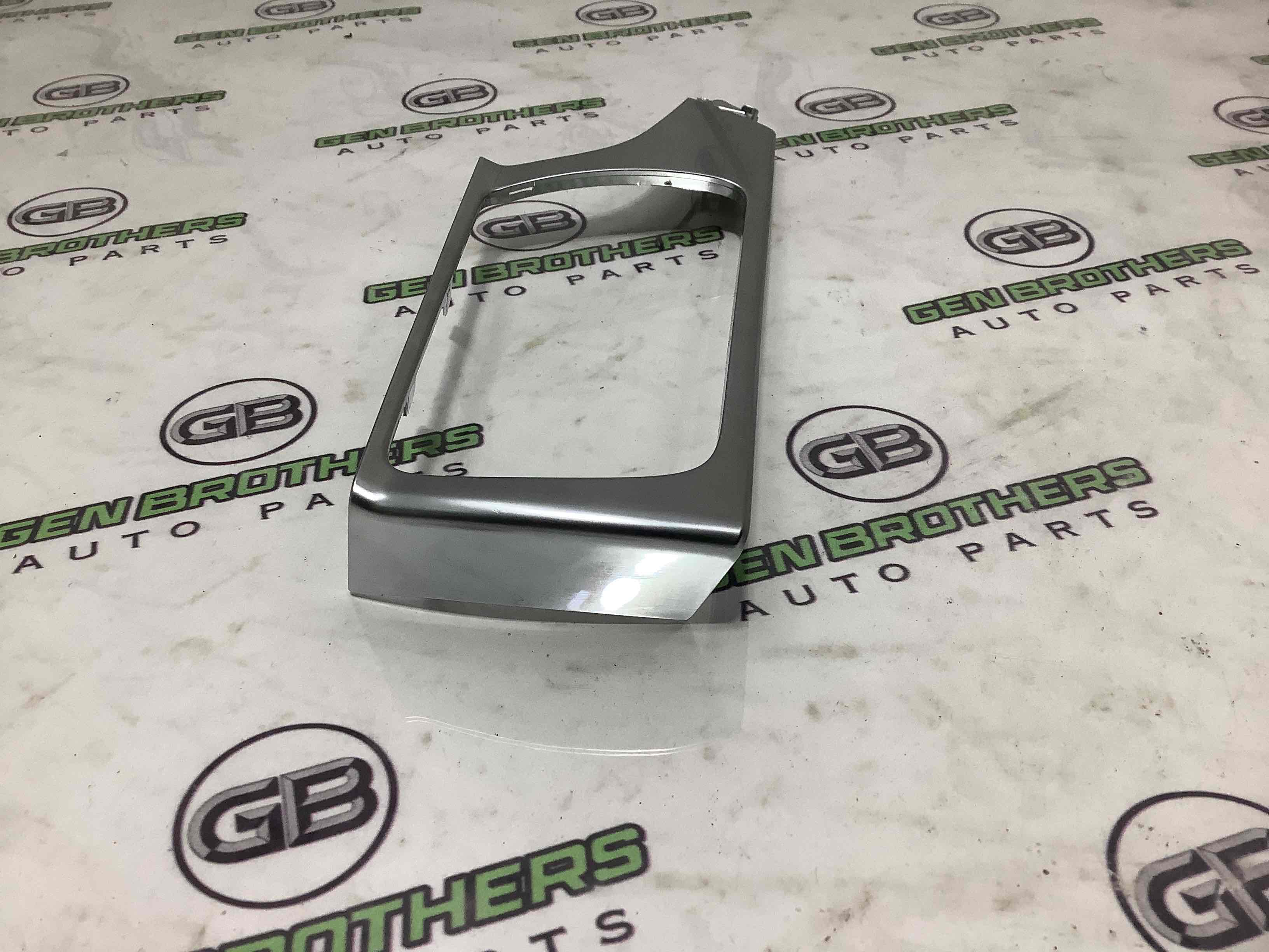 Обшивка приборной панели торпедо