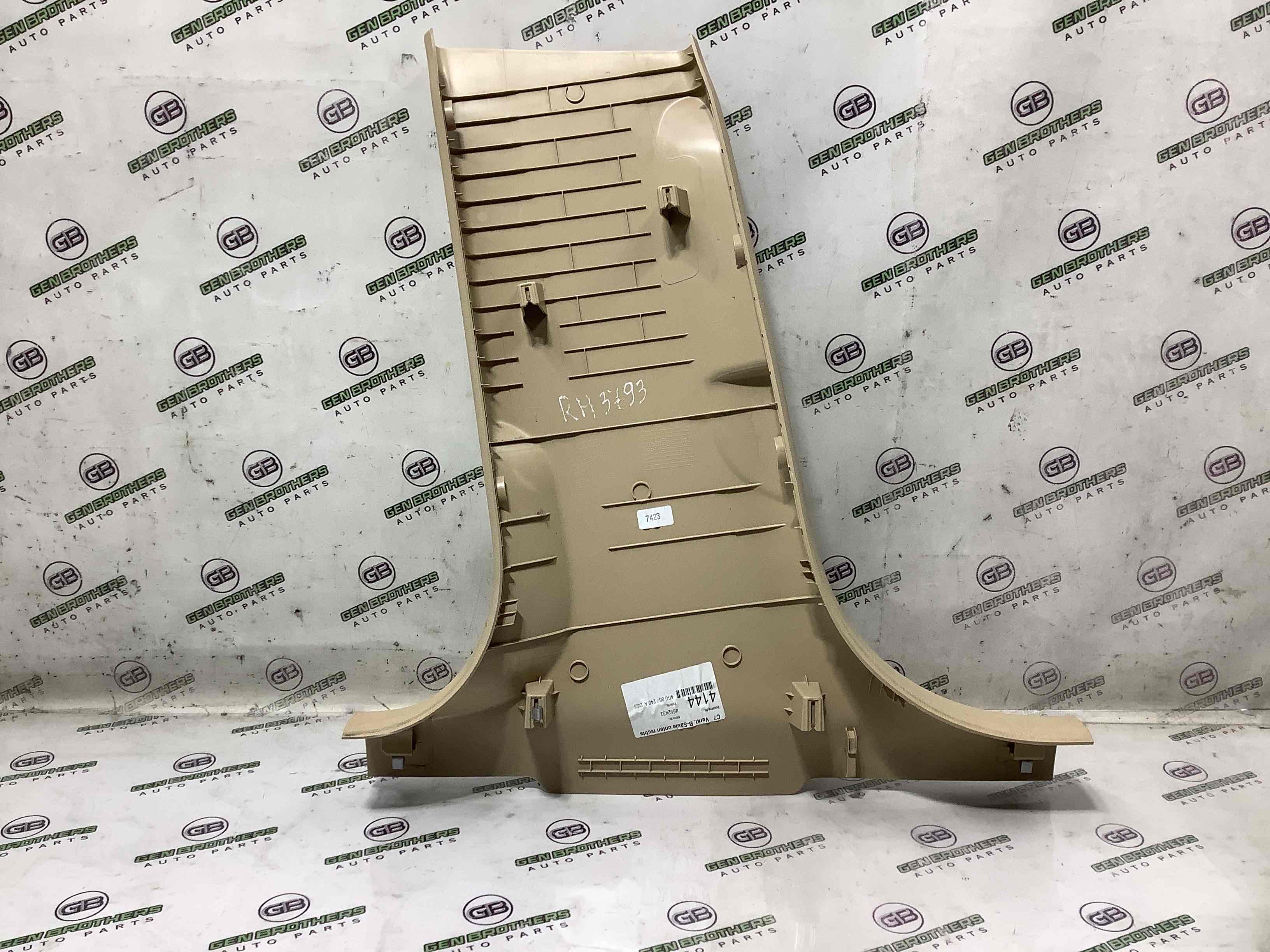 Обшивка центральной стойки правая