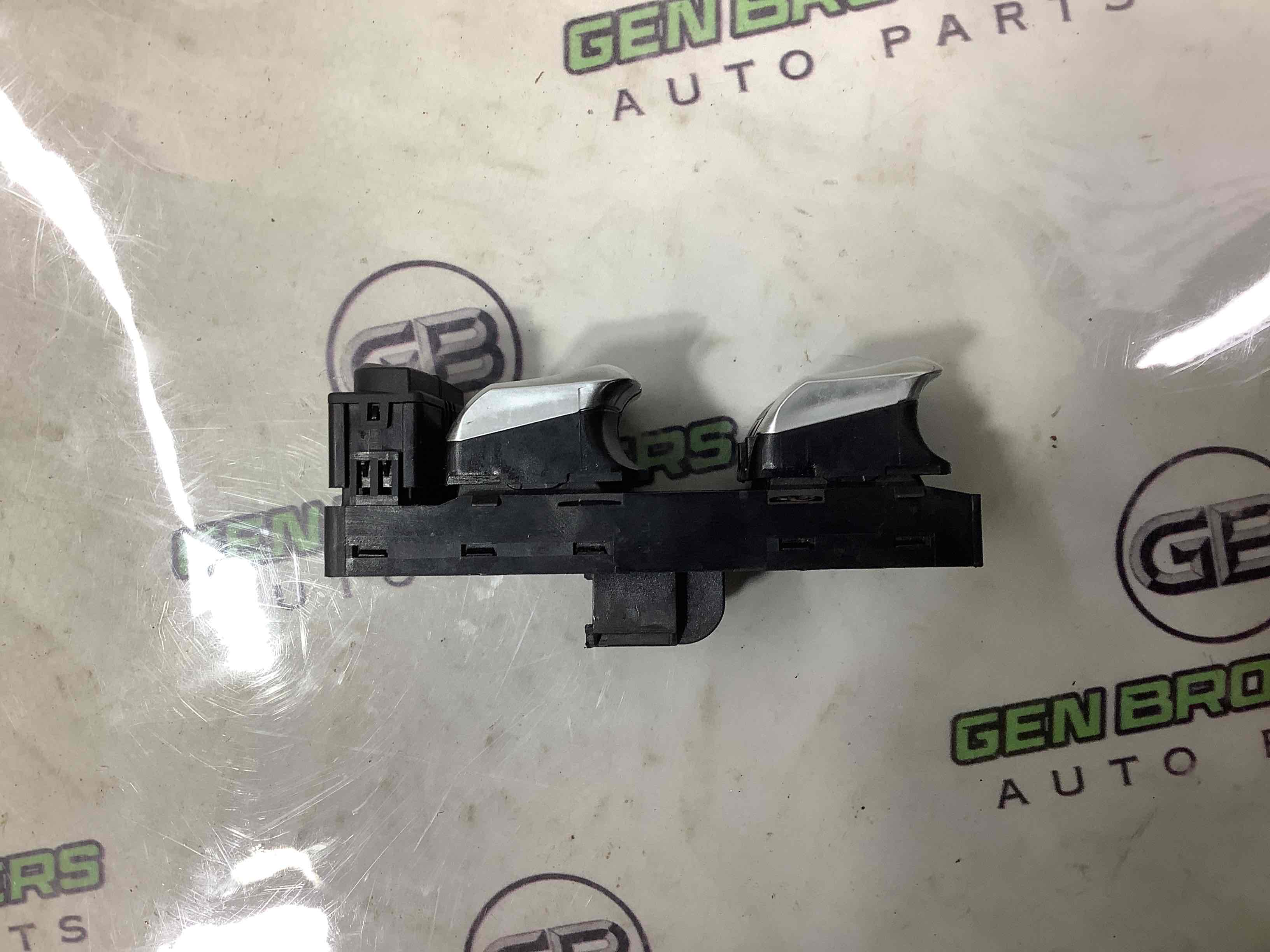 Кнопки управления стеклоподъемниками