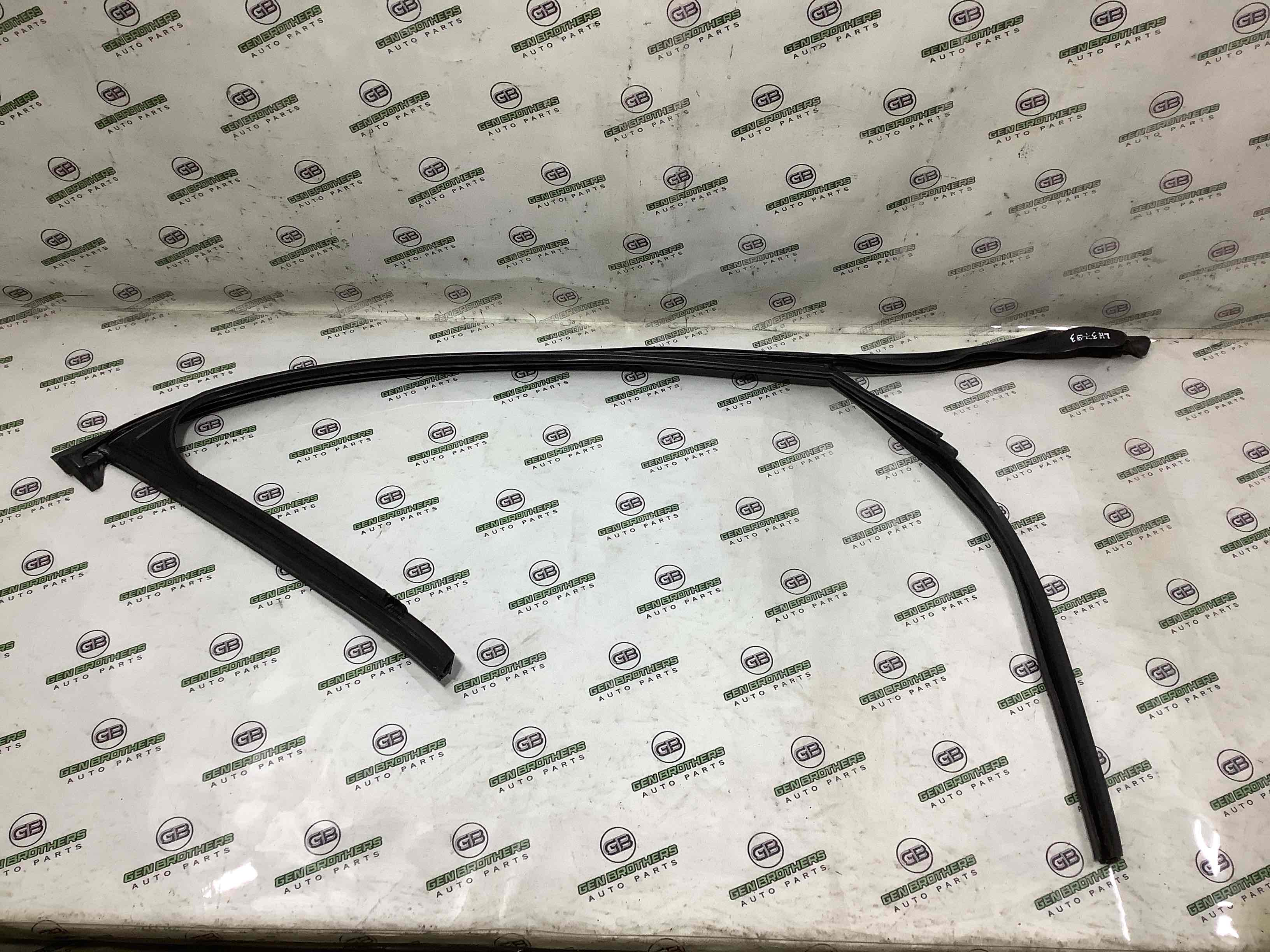 Уплотнитель стекла, двери