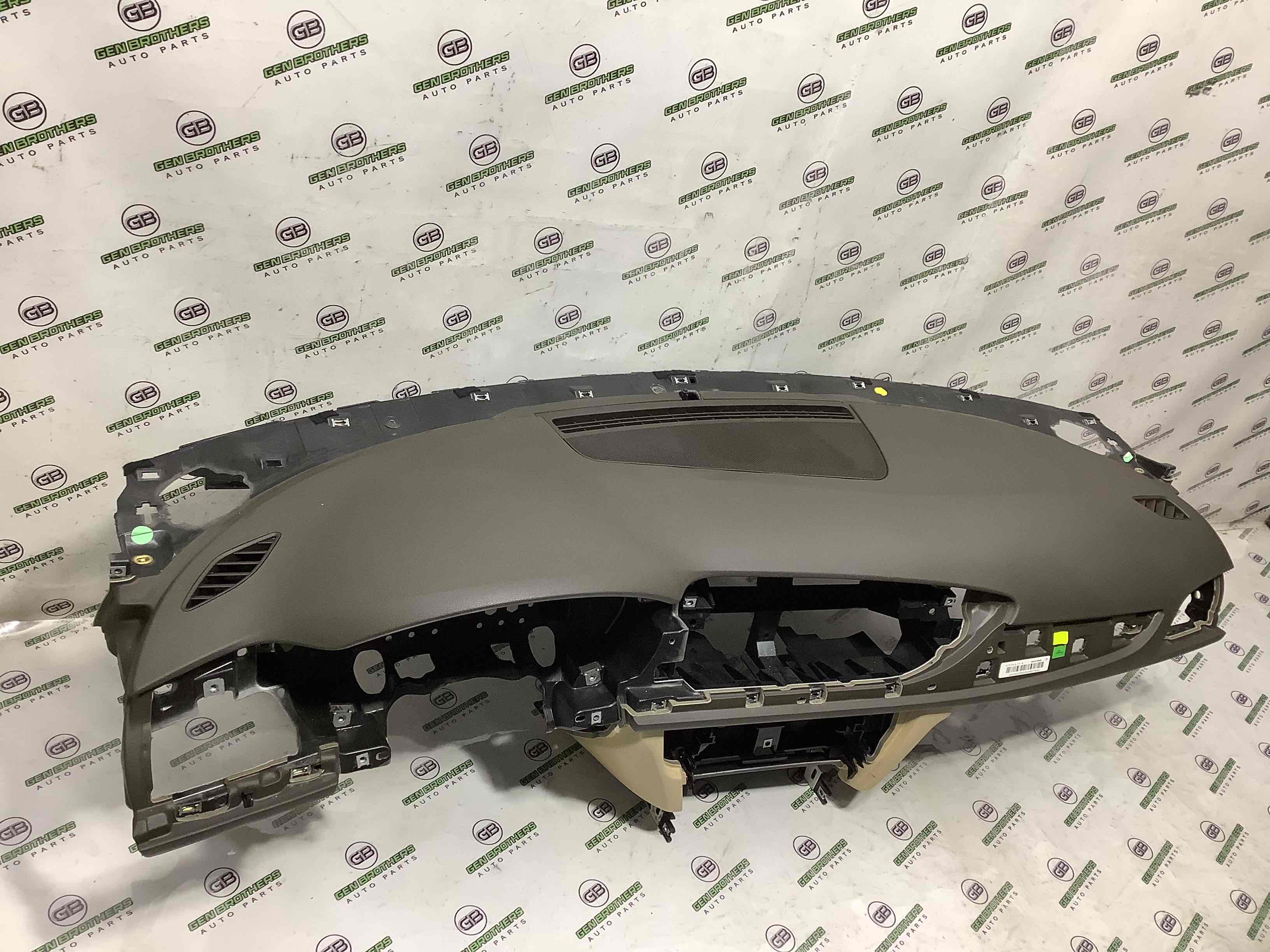 Панель передняя салона торпедо