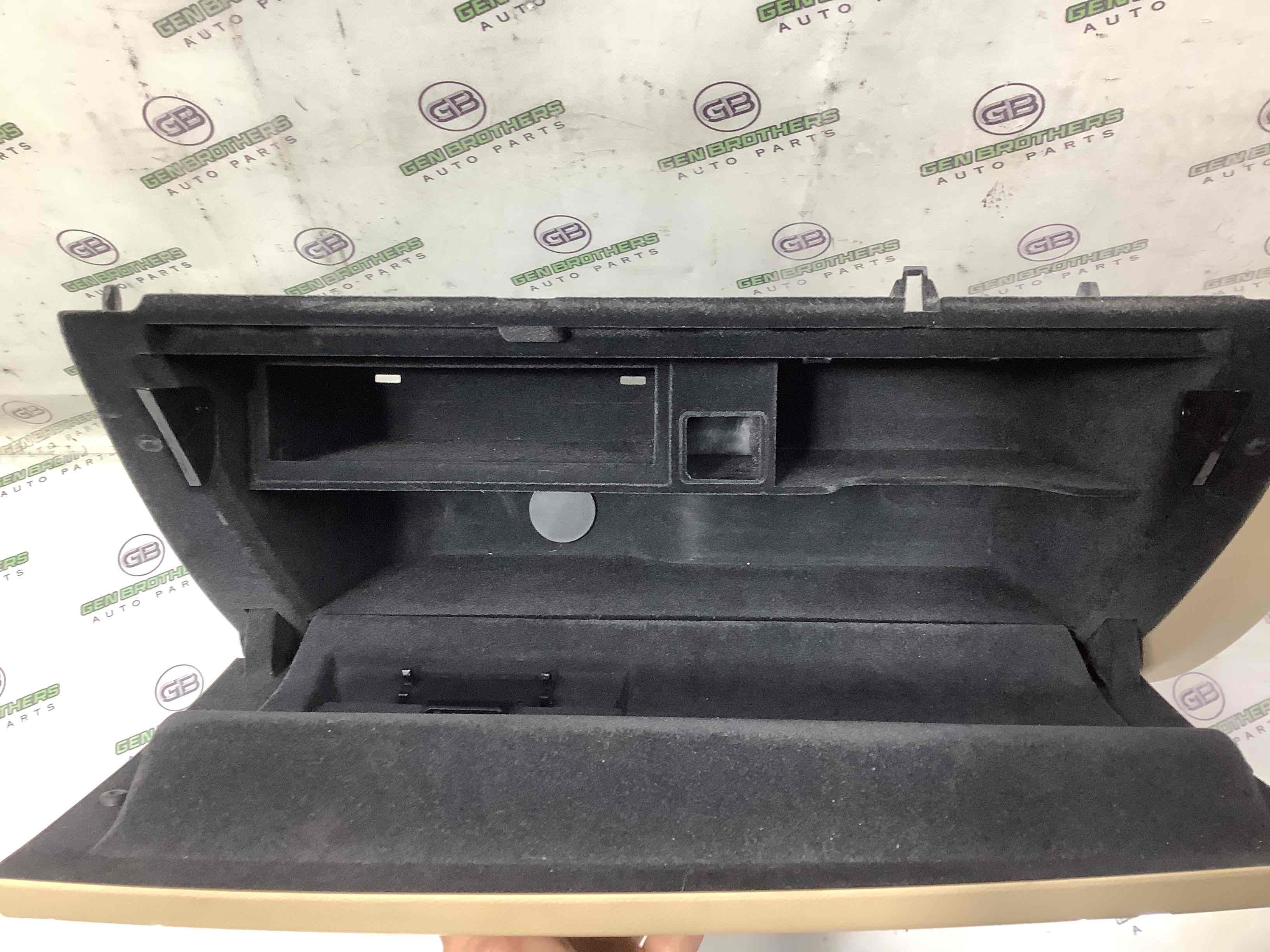 Бардачок замок бардачка, подстаканник, ящик