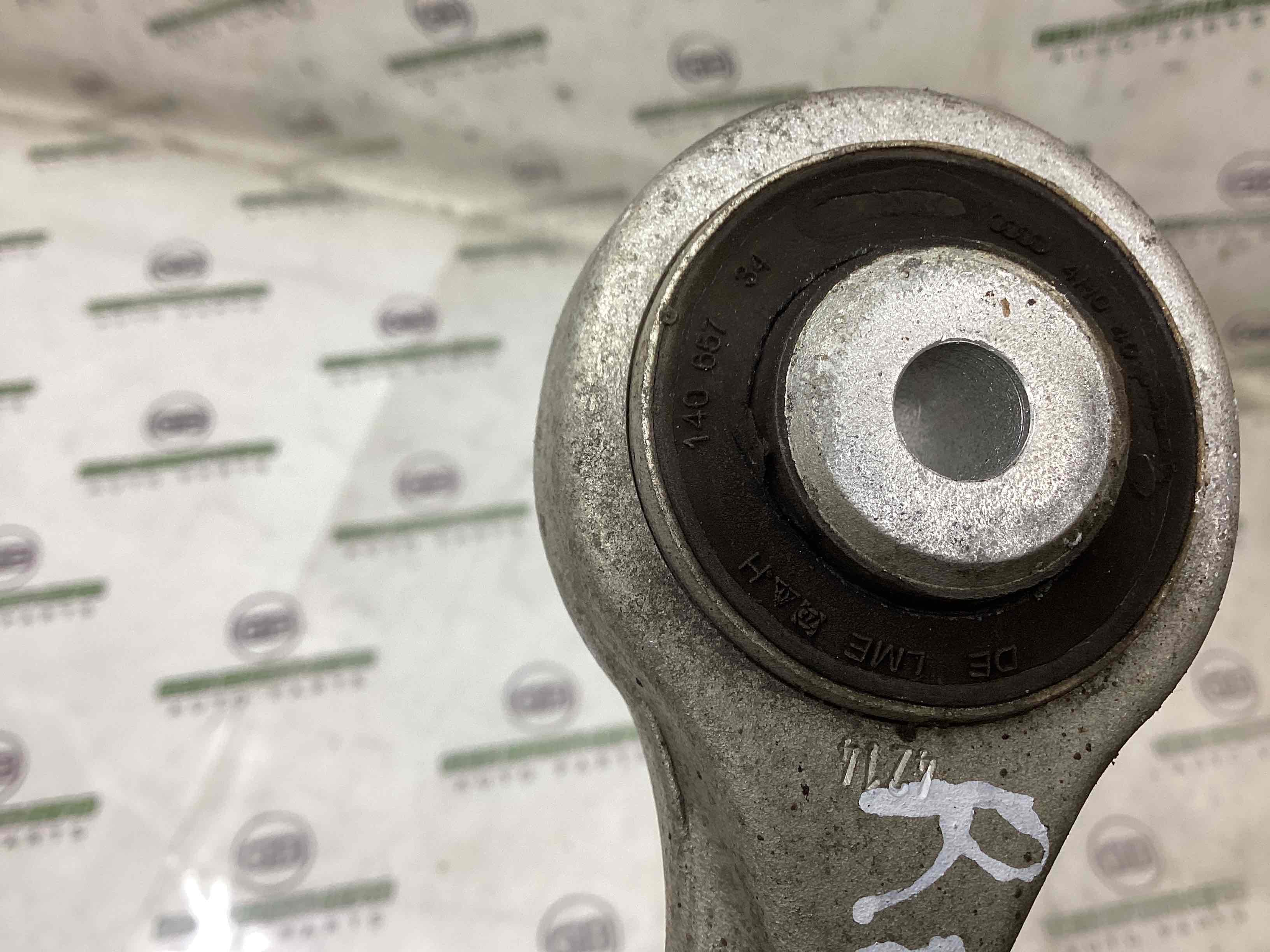 Рычаг передний правый