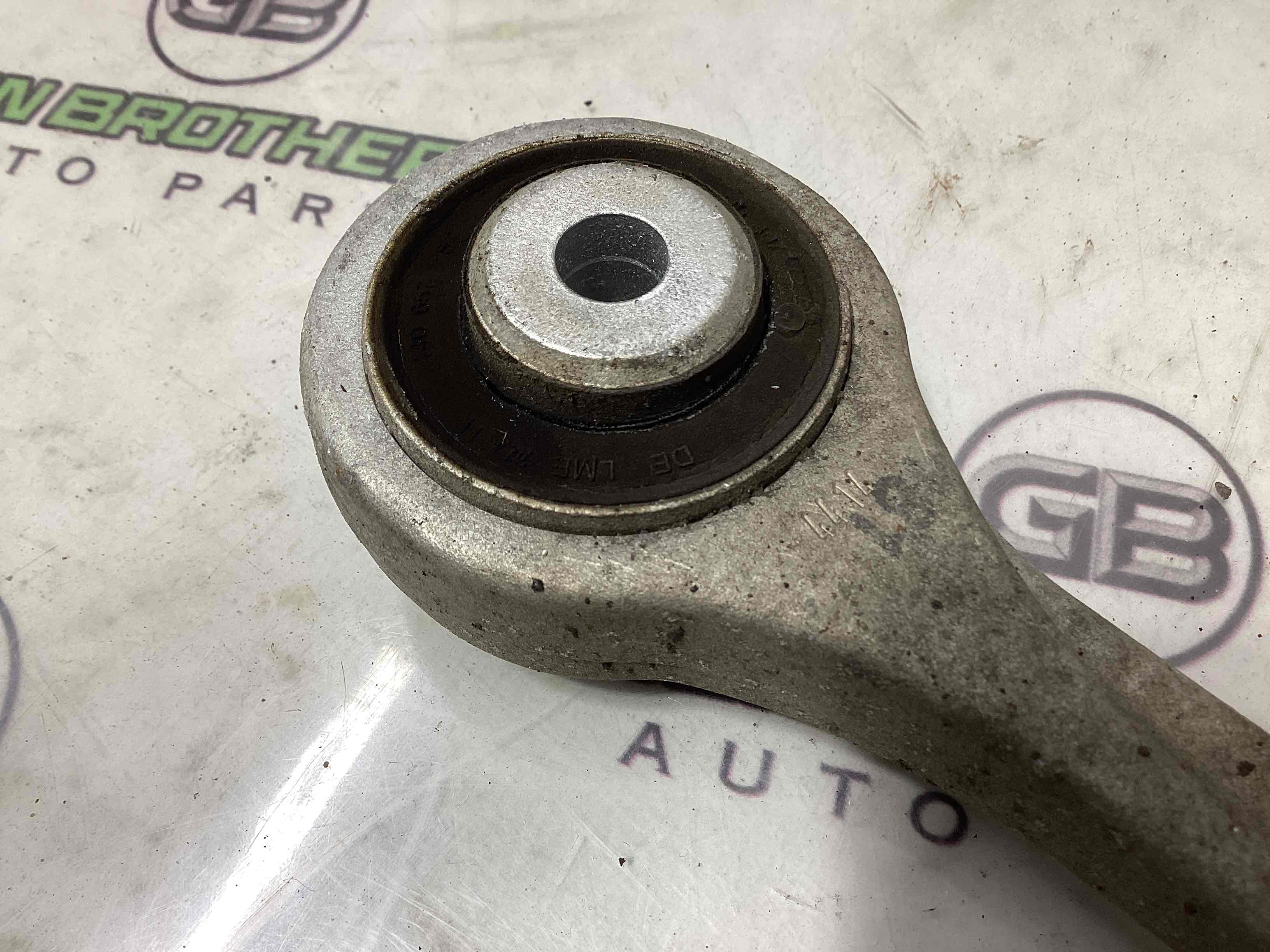 Рычаг передний левый