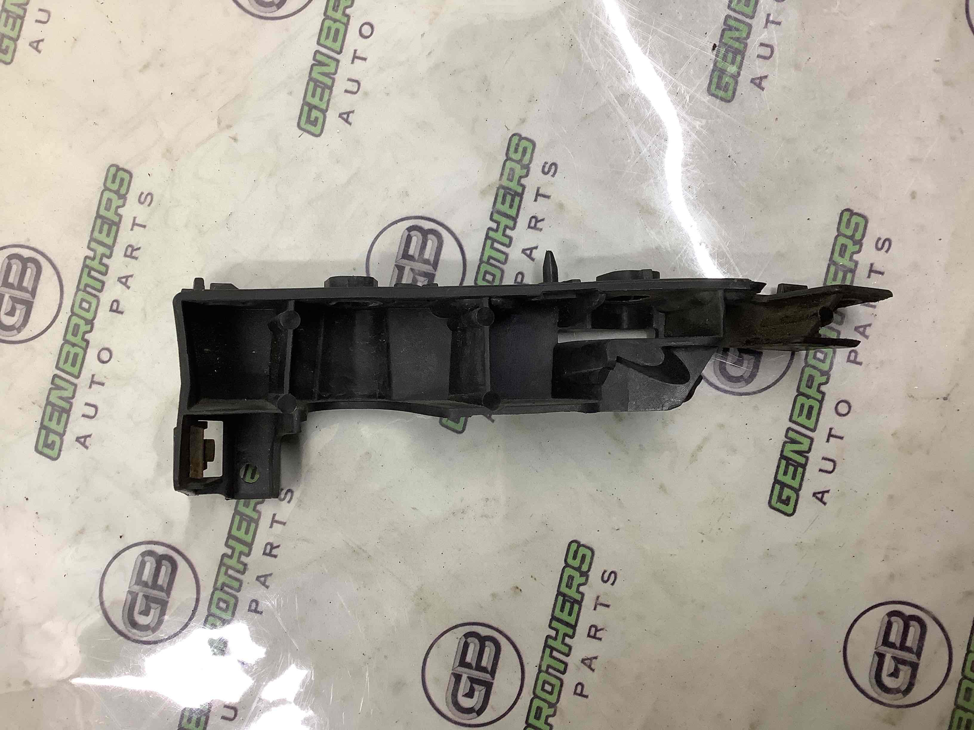 Крепление переднего бампера левое