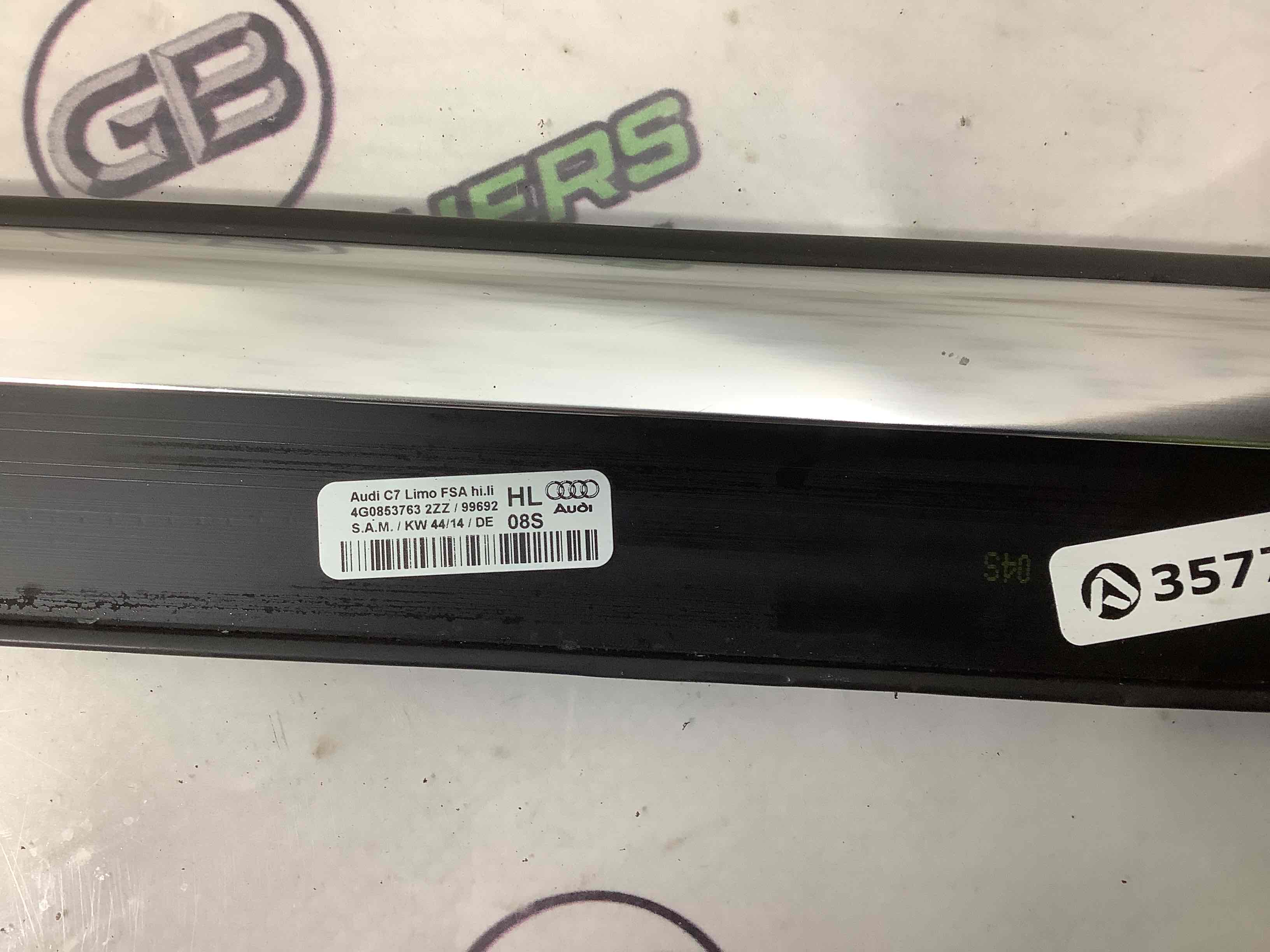 Молдинг двери задней левой