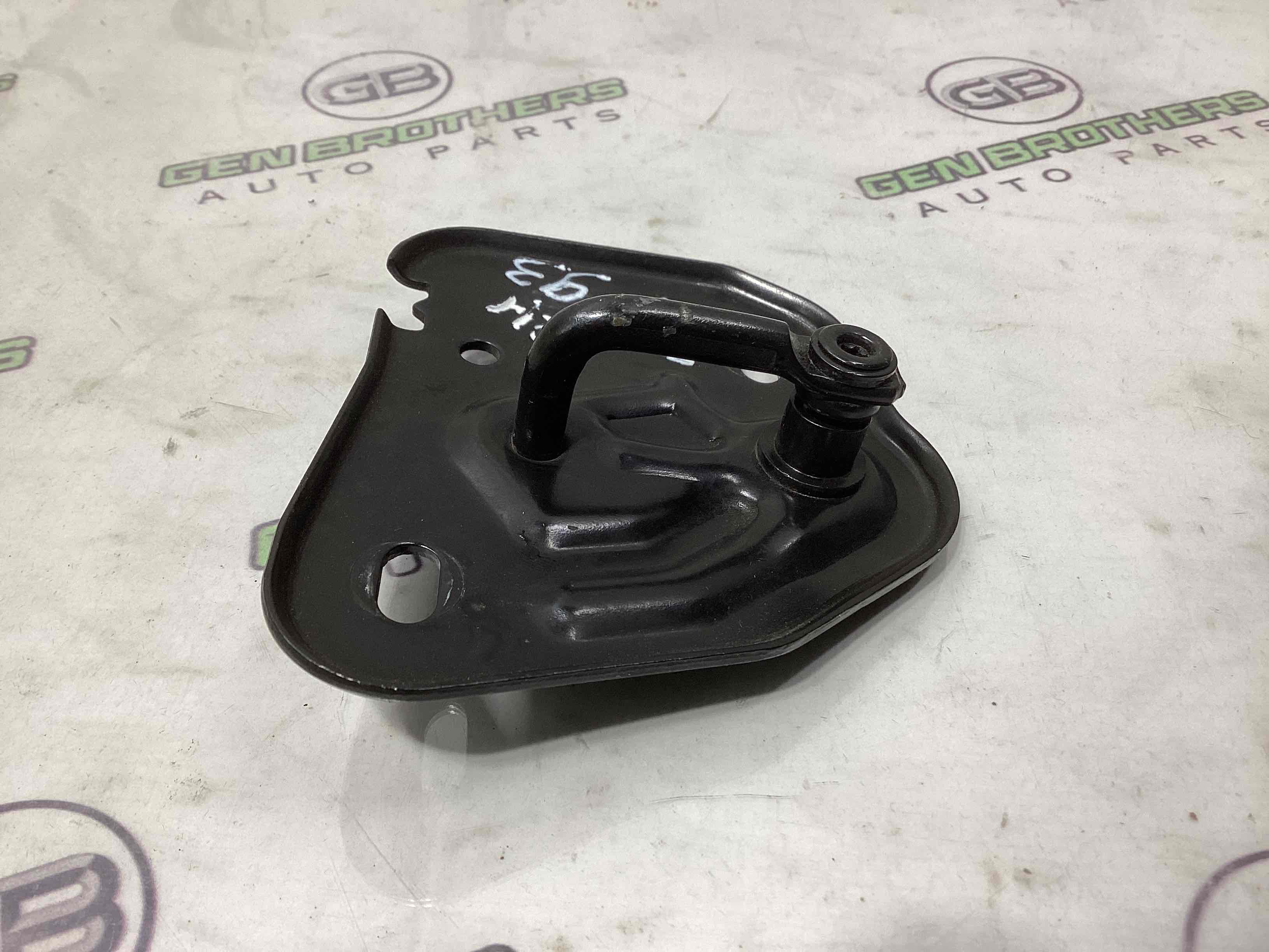 Замок капота, трос капота