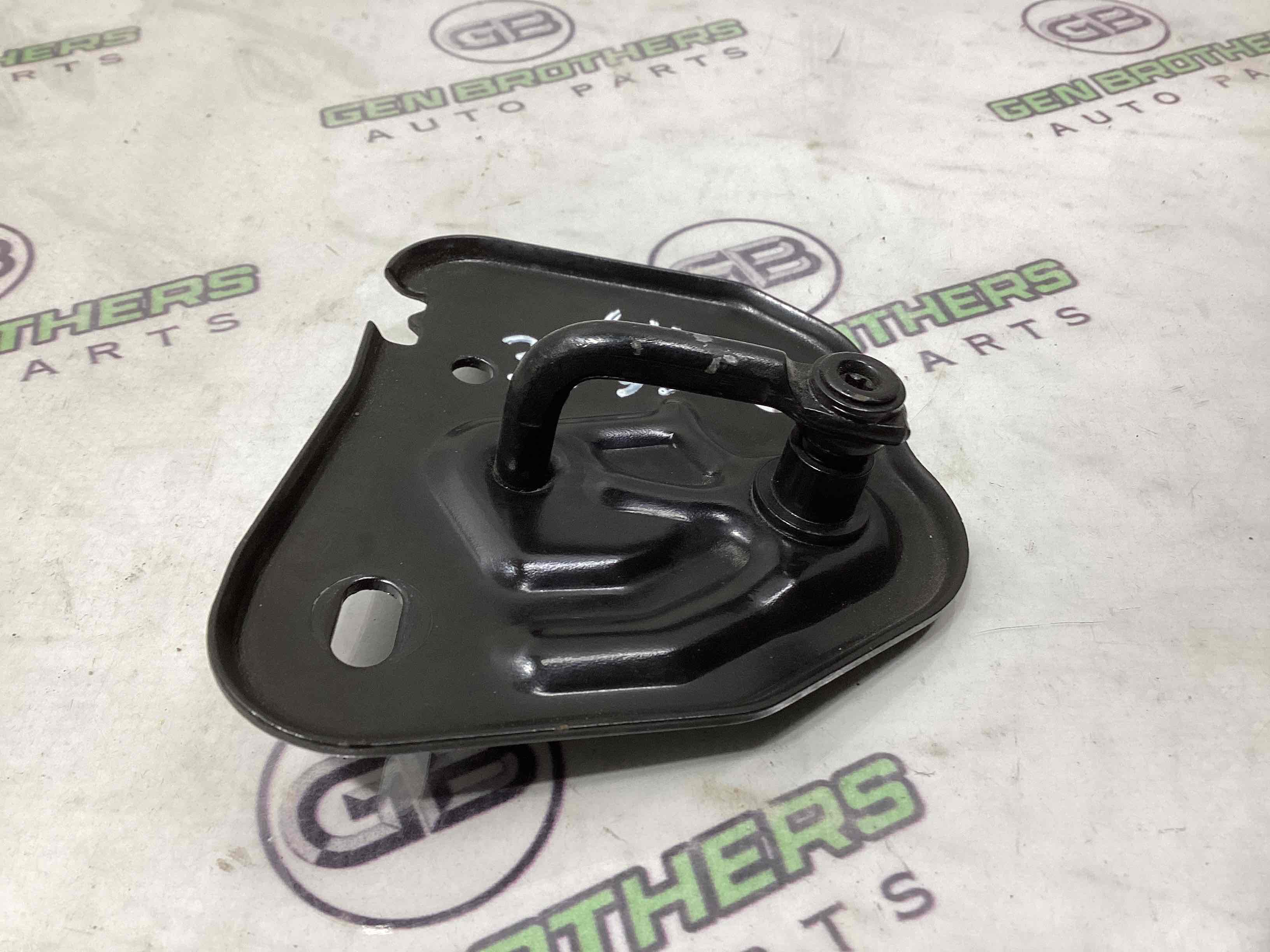 Замок капота, трос капота