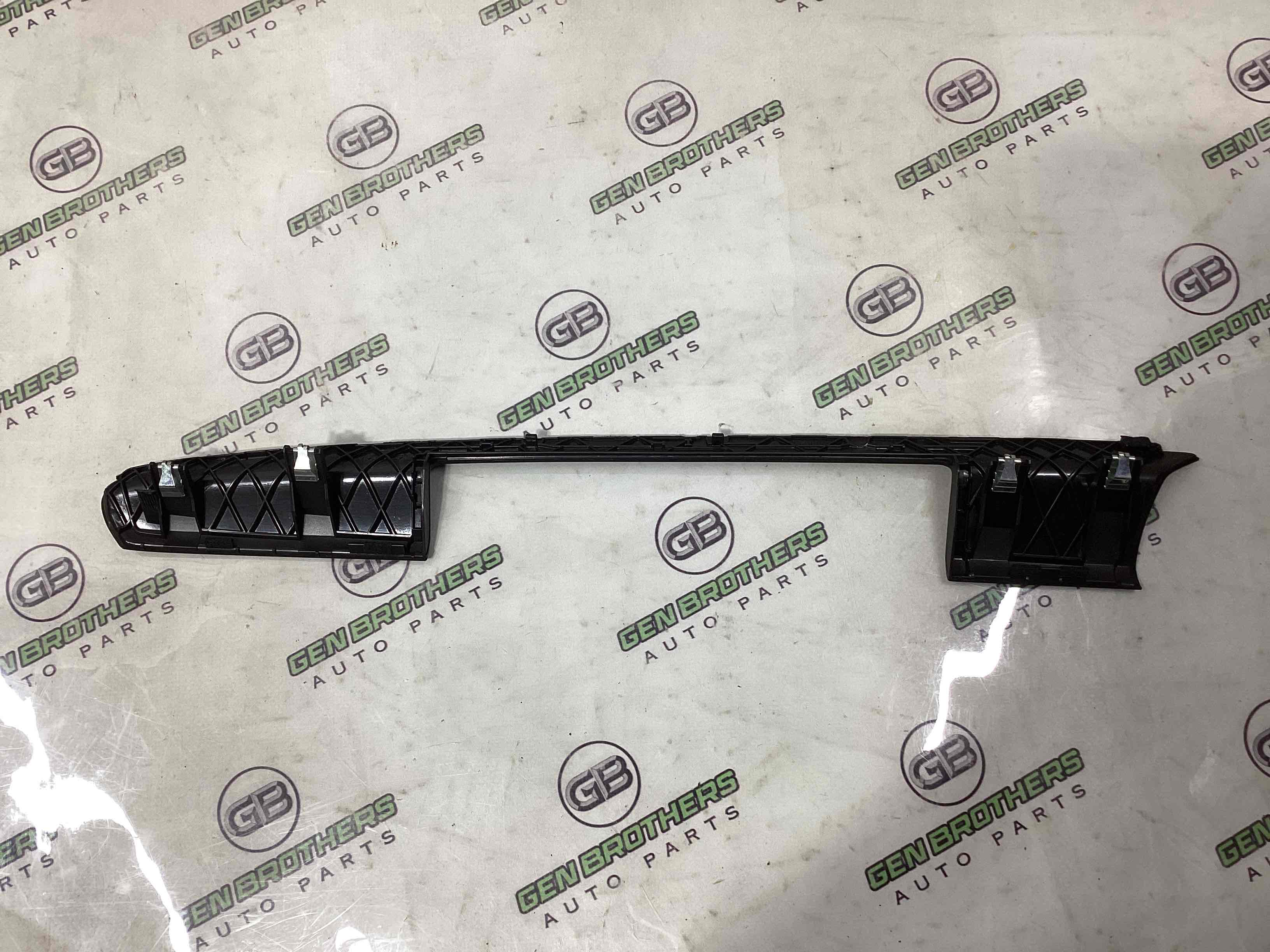 Обшивка приборной панели торпедо