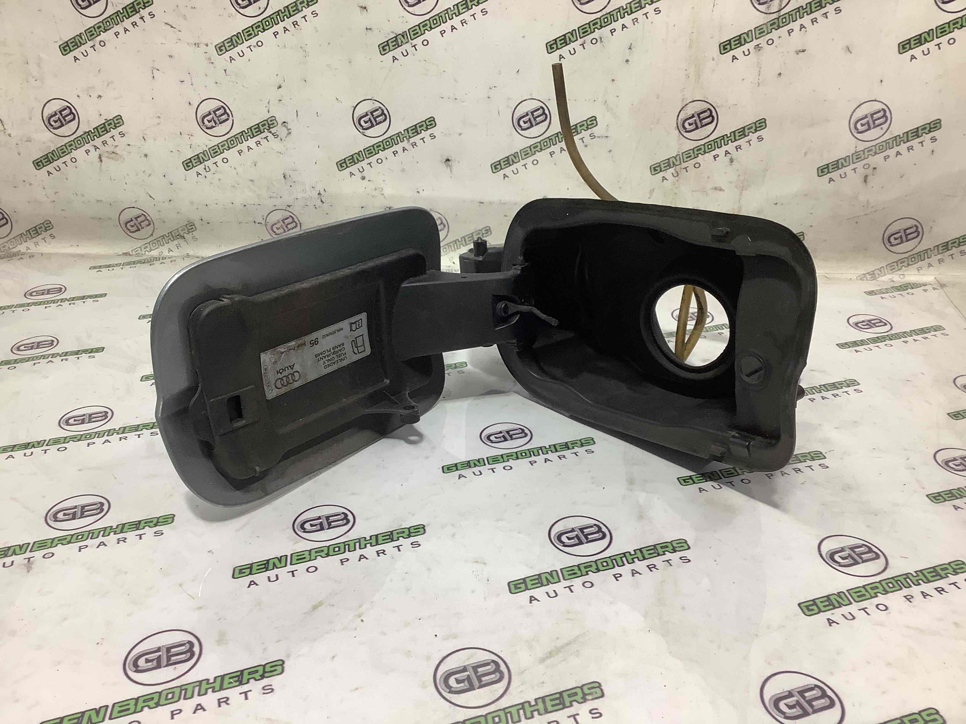 Лючок бензобака