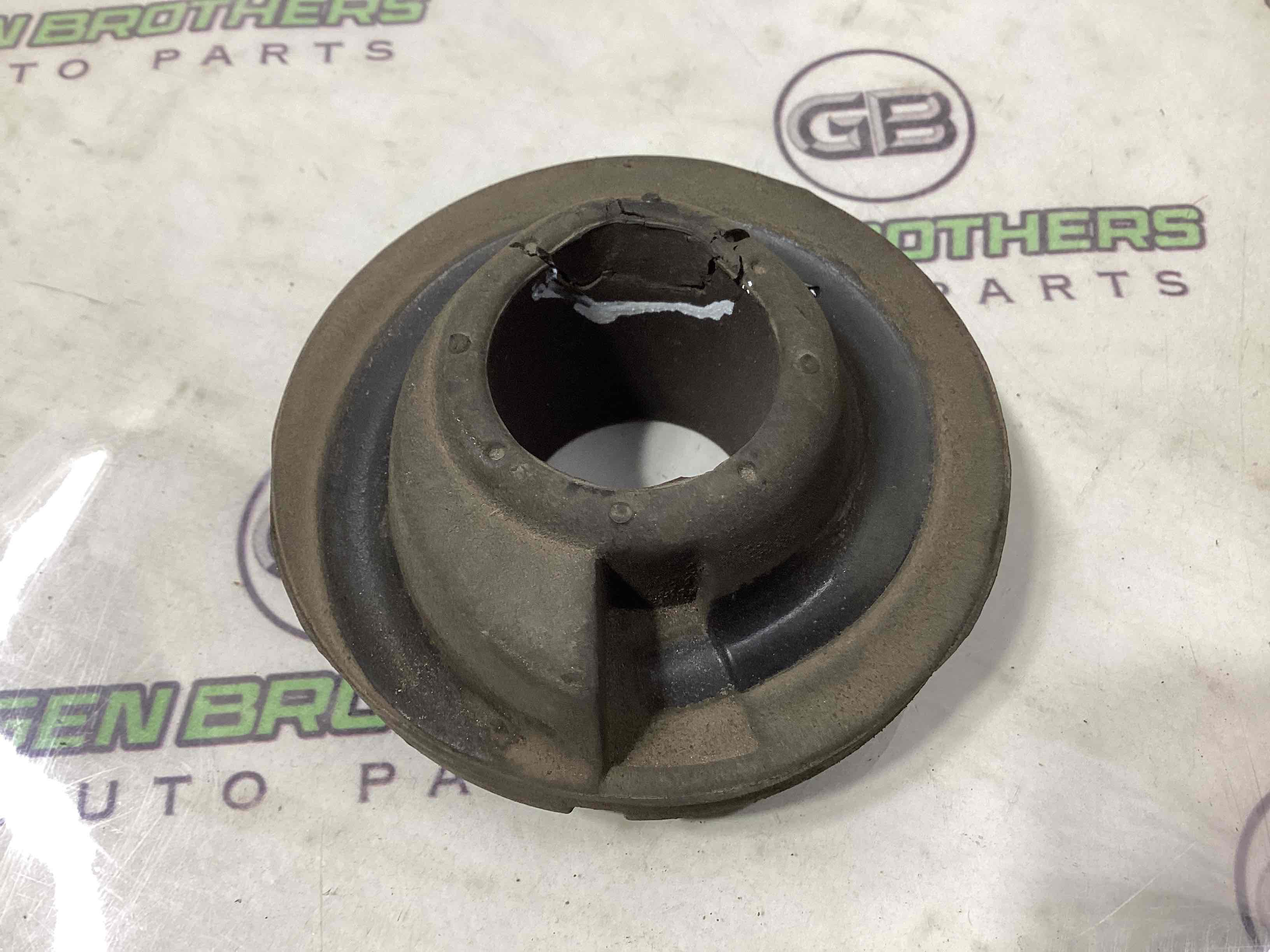 Опора заднего амортизатора