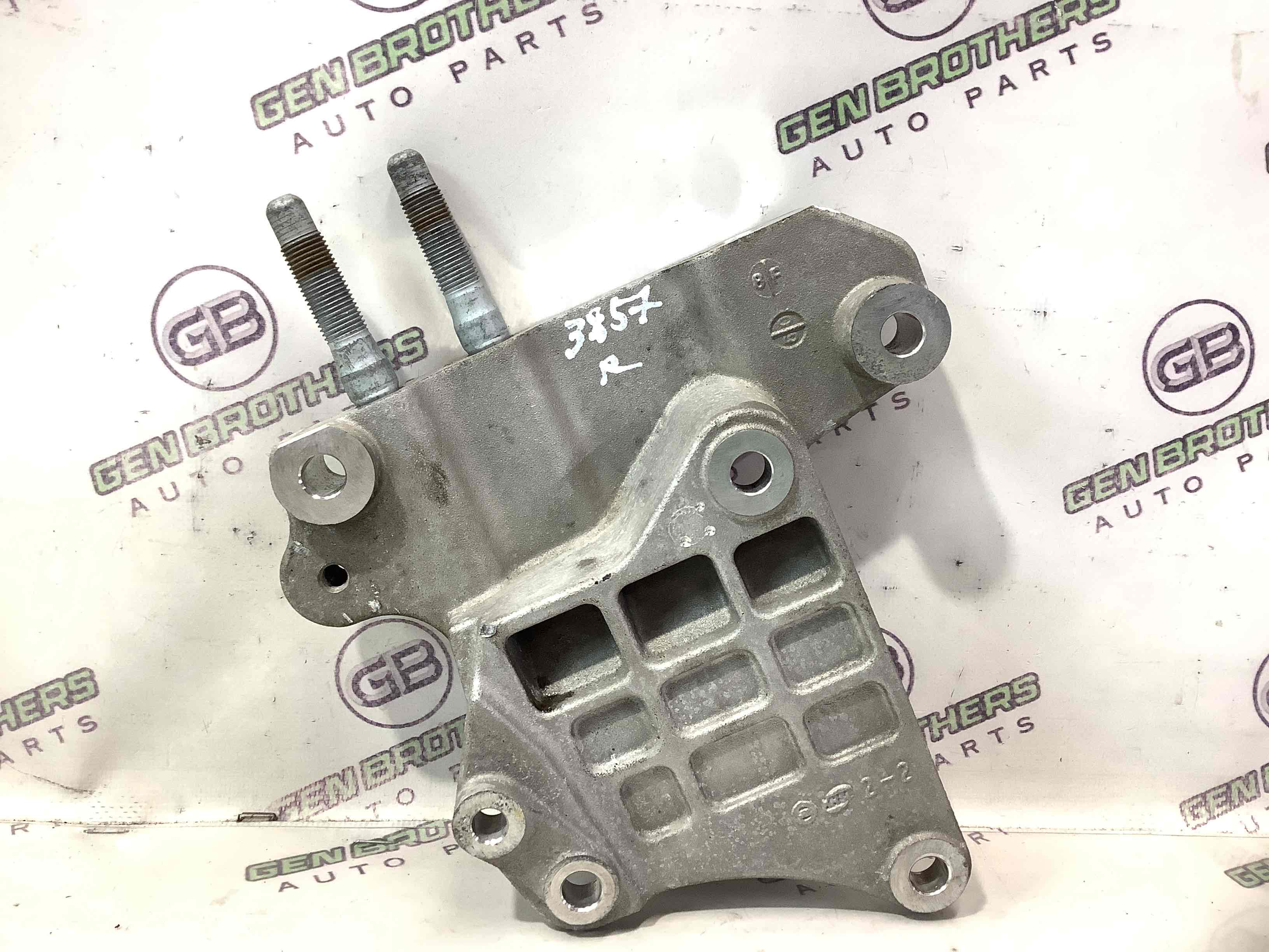 Кронштейн двигателя