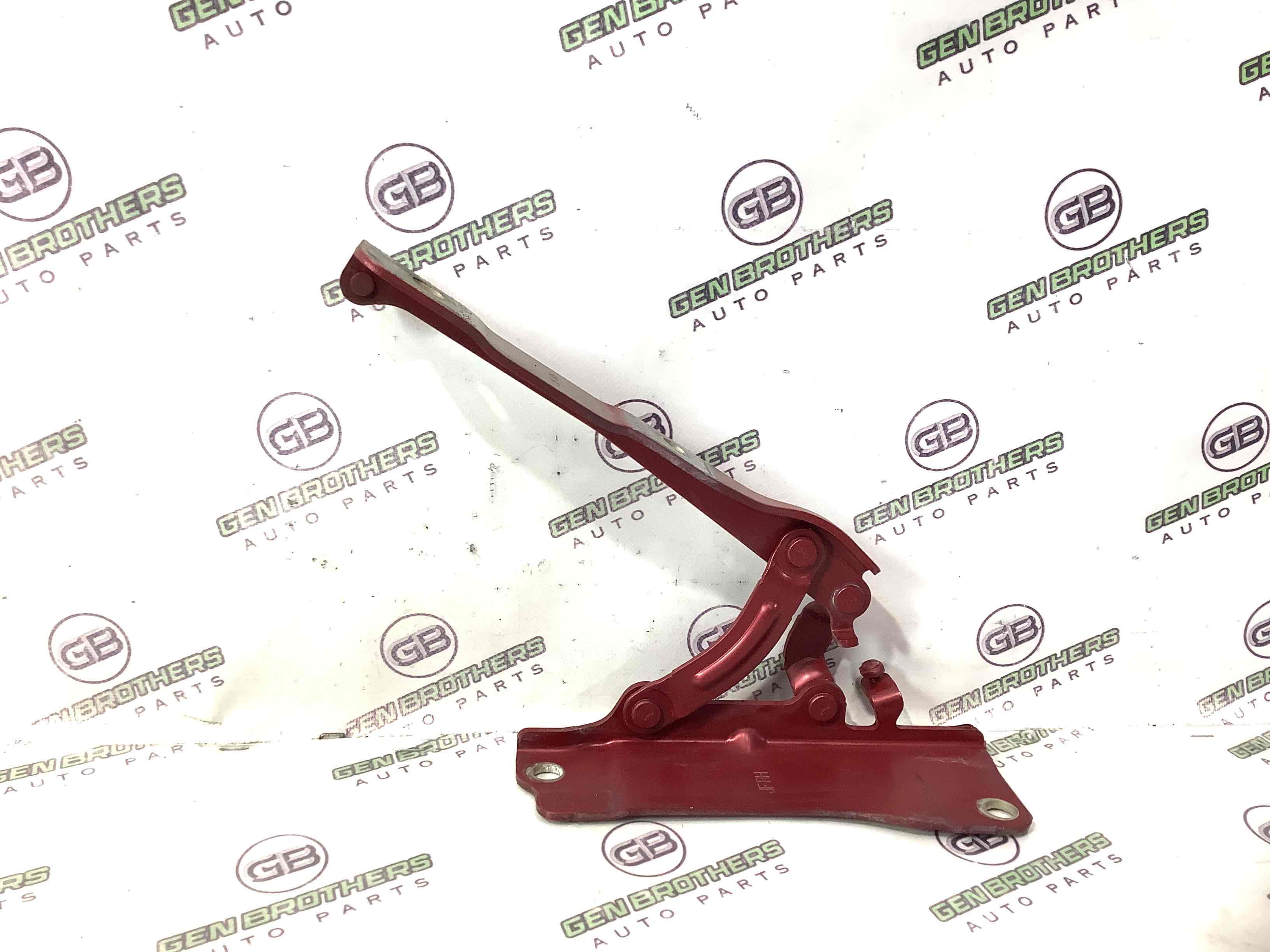 Петля капота, кронштейн капота