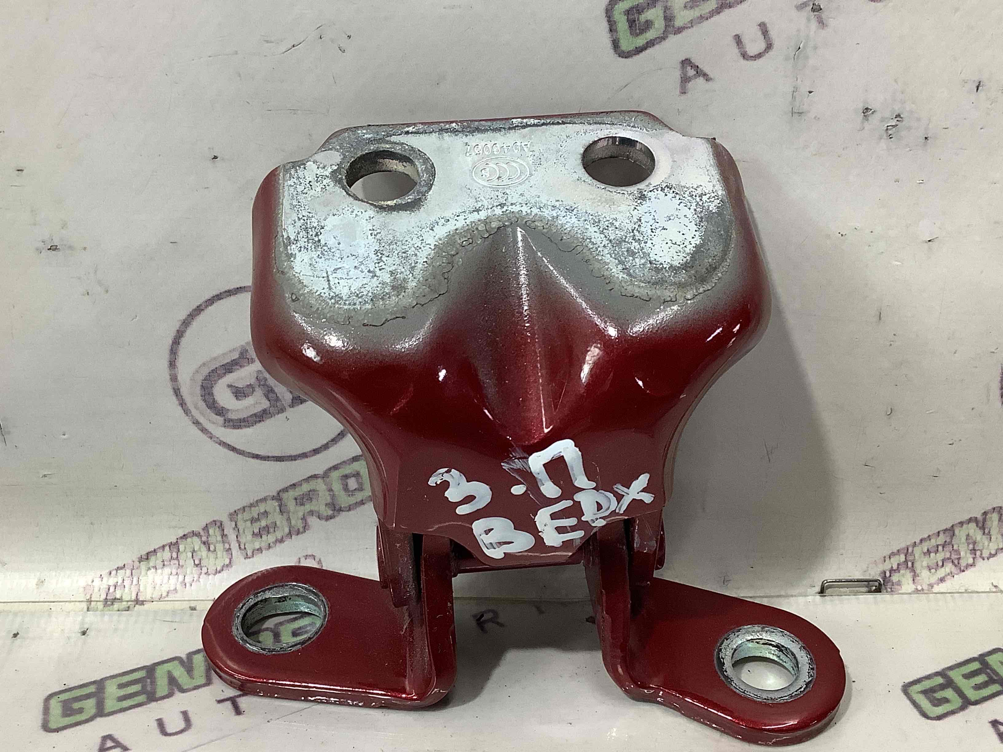 Петля двери, замок двери