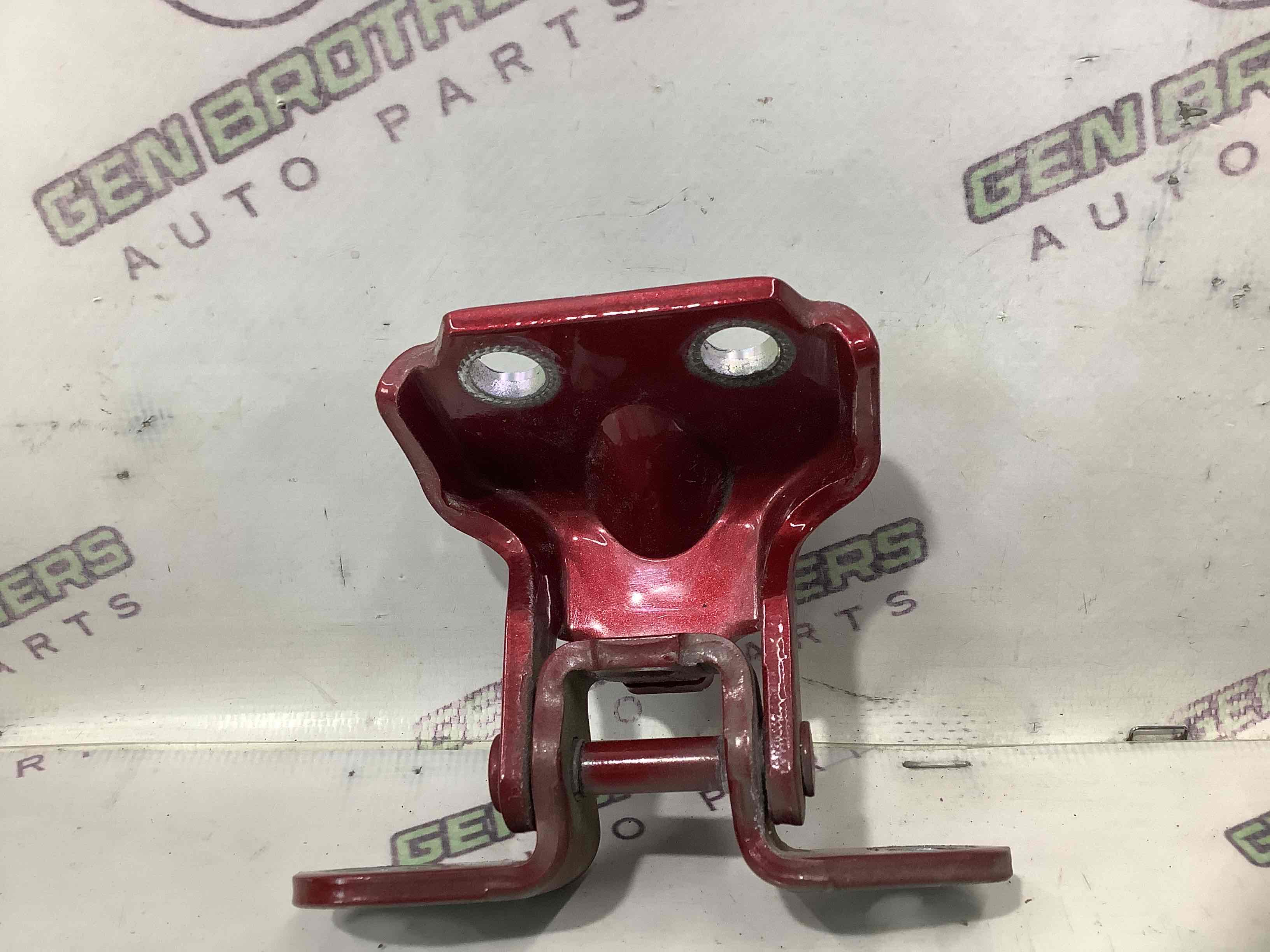 Петля двери, замок двери