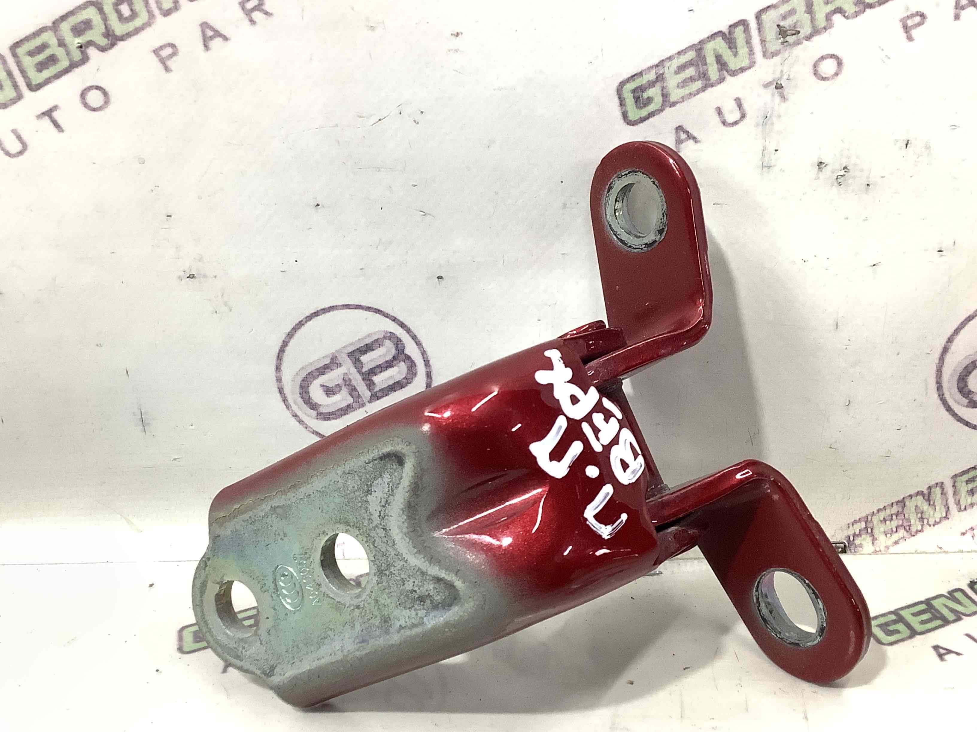 Петля двери, замок двери