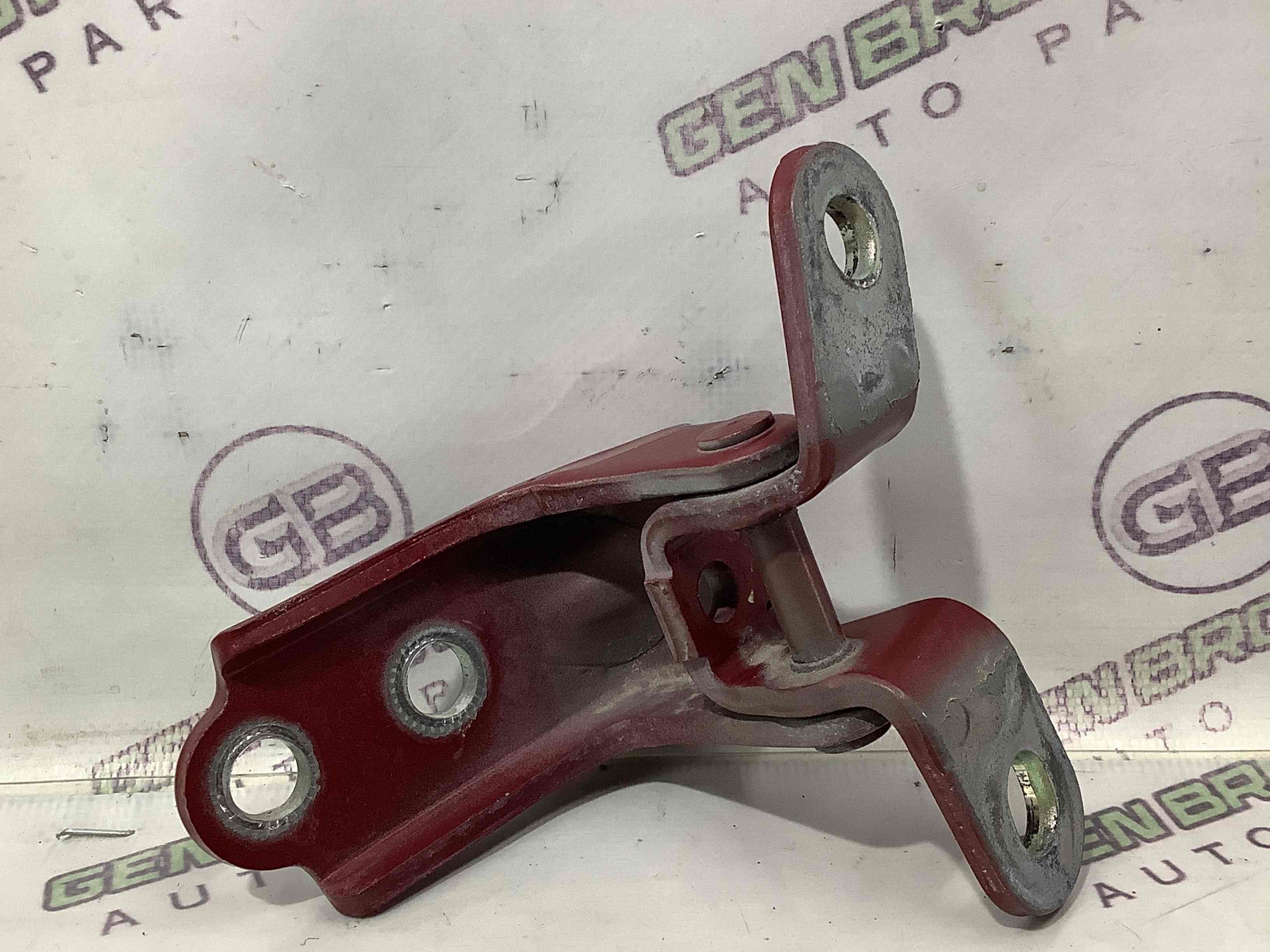 Петля двери, замок двери