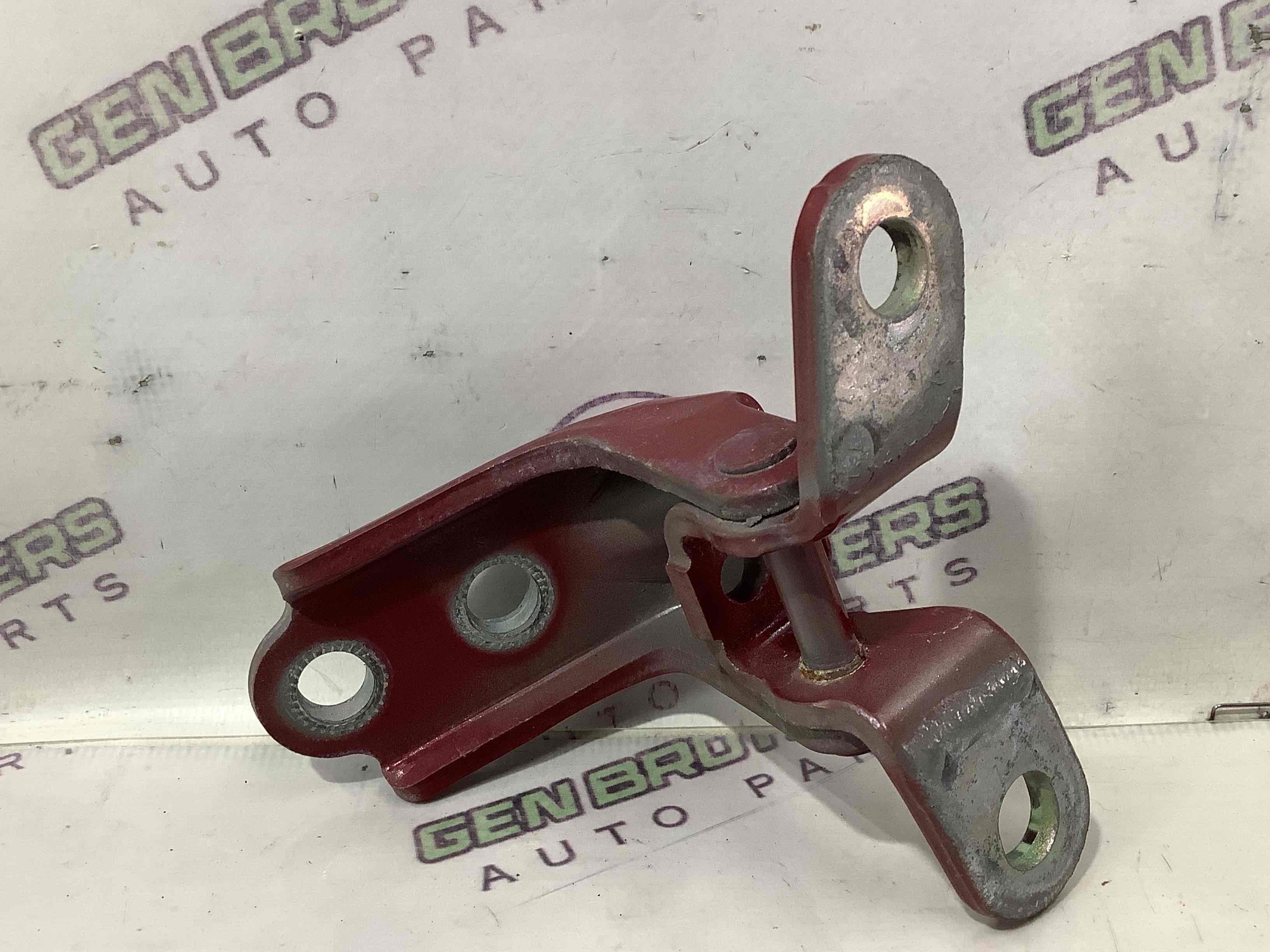 Петля двери, замок двери