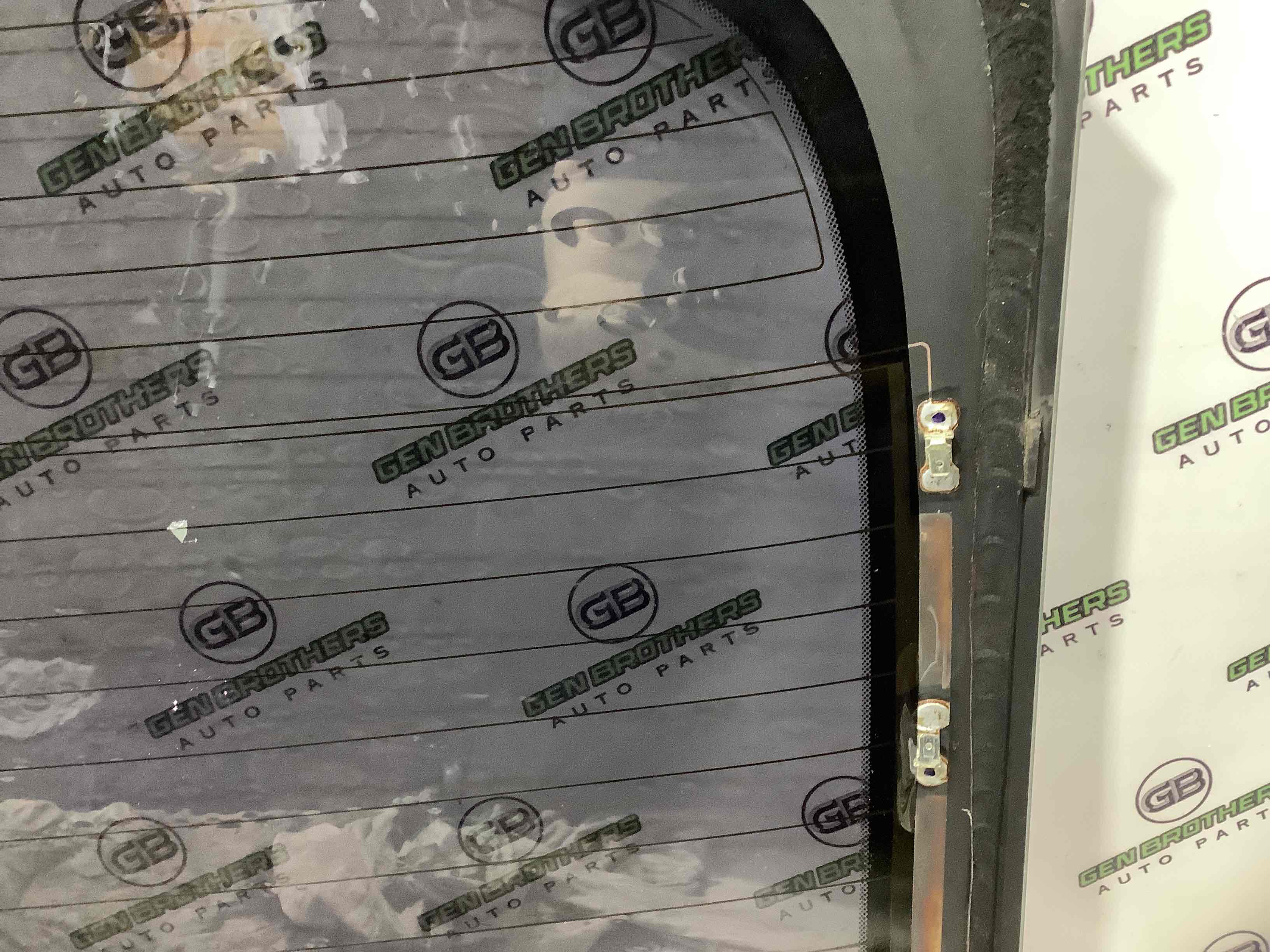 Стекло заднее, стекло крышки багажника